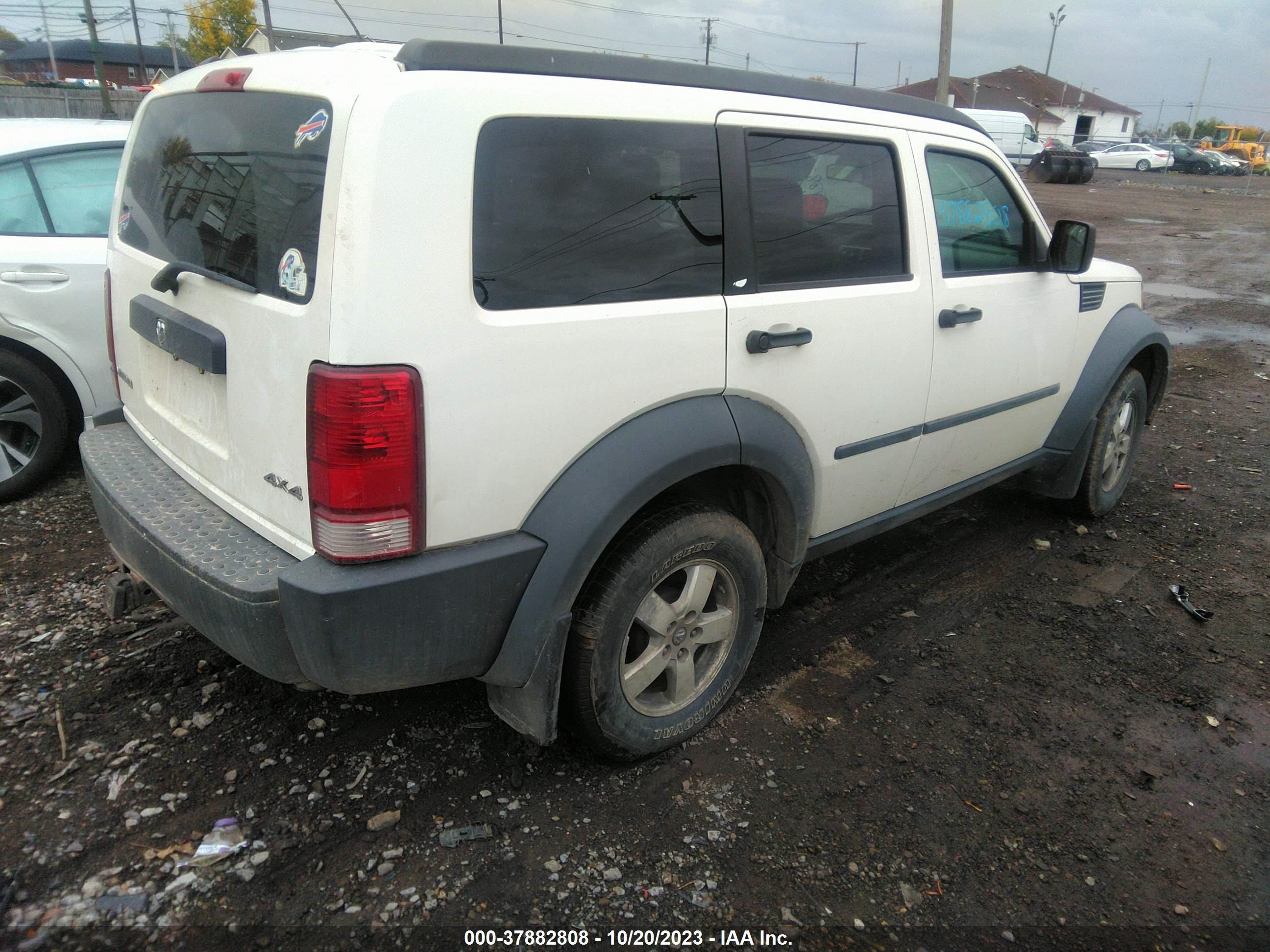 Photo 3 VIN: 1D8GU28K67W527733 - DODGE NITRO 