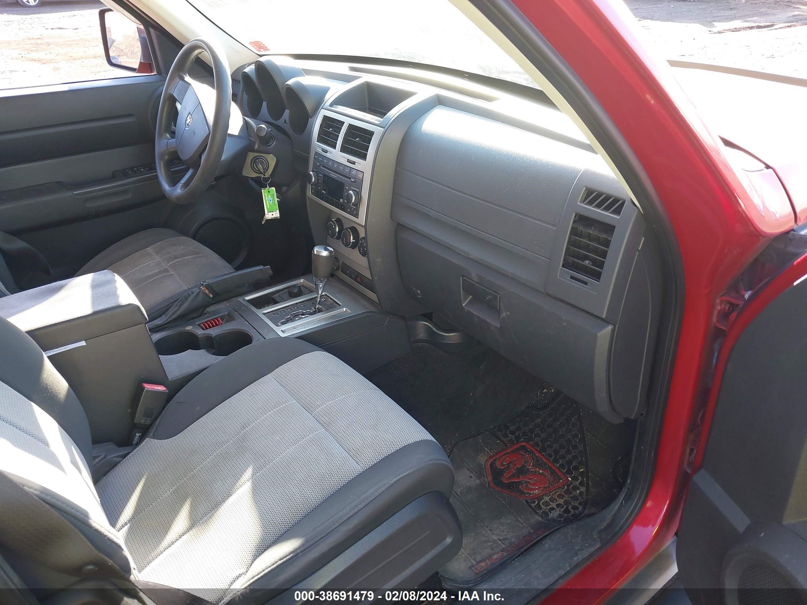 Photo 4 VIN: 1D8GU28K68W209340 - DODGE NITRO 