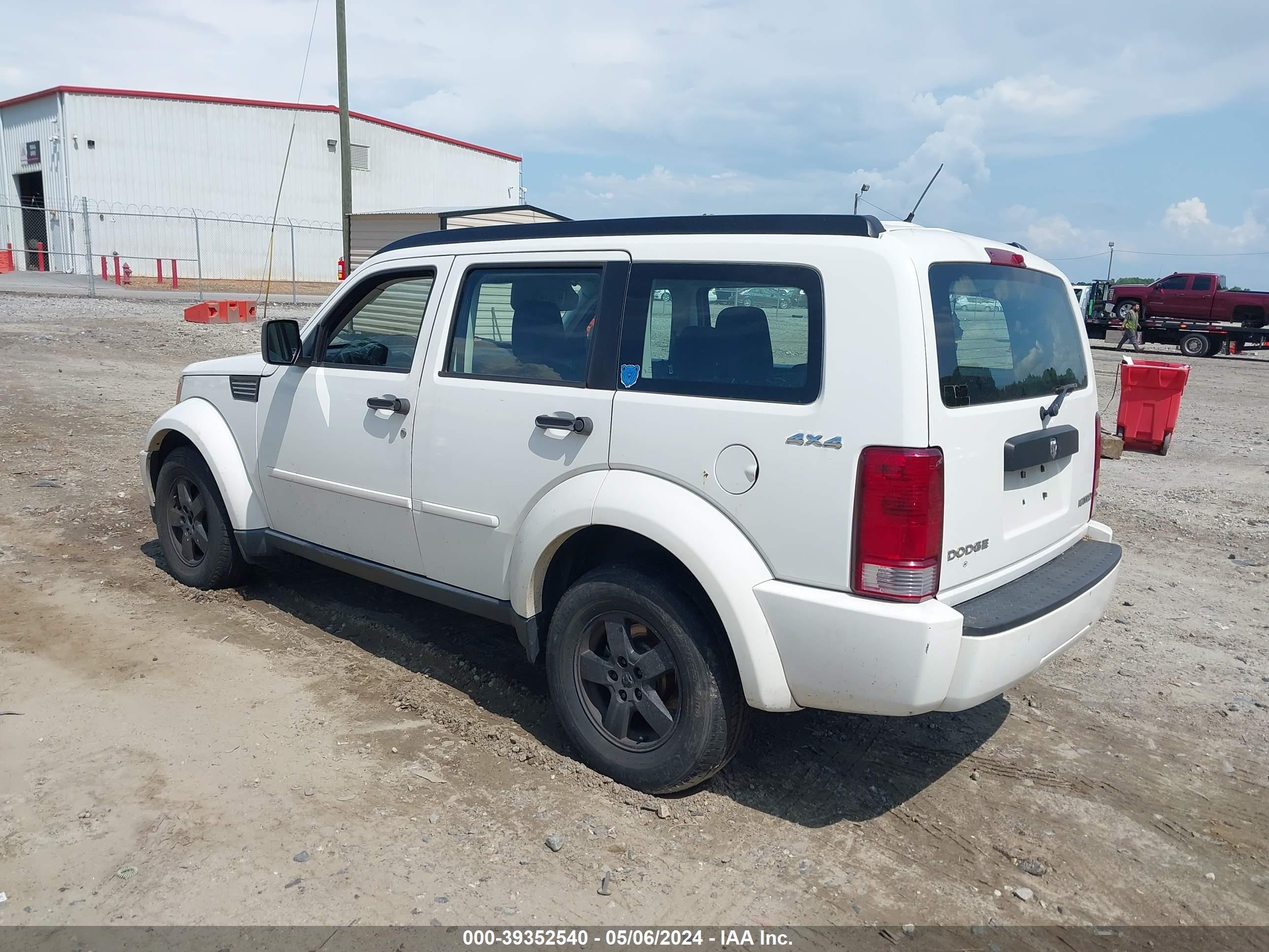 Photo 2 VIN: 1D8GU28K69W529954 - DODGE NITRO 