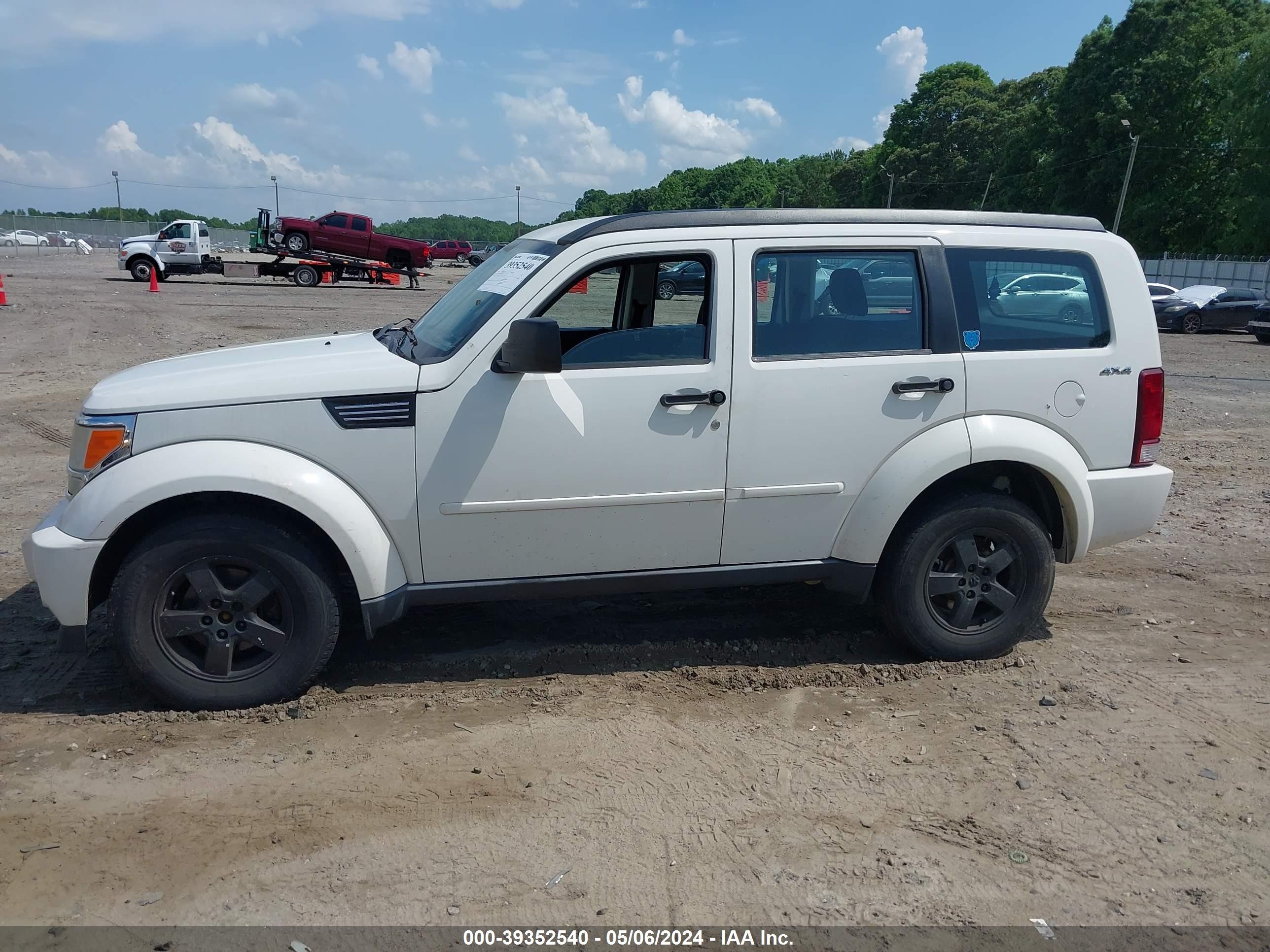 Photo 5 VIN: 1D8GU28K69W529954 - DODGE NITRO 