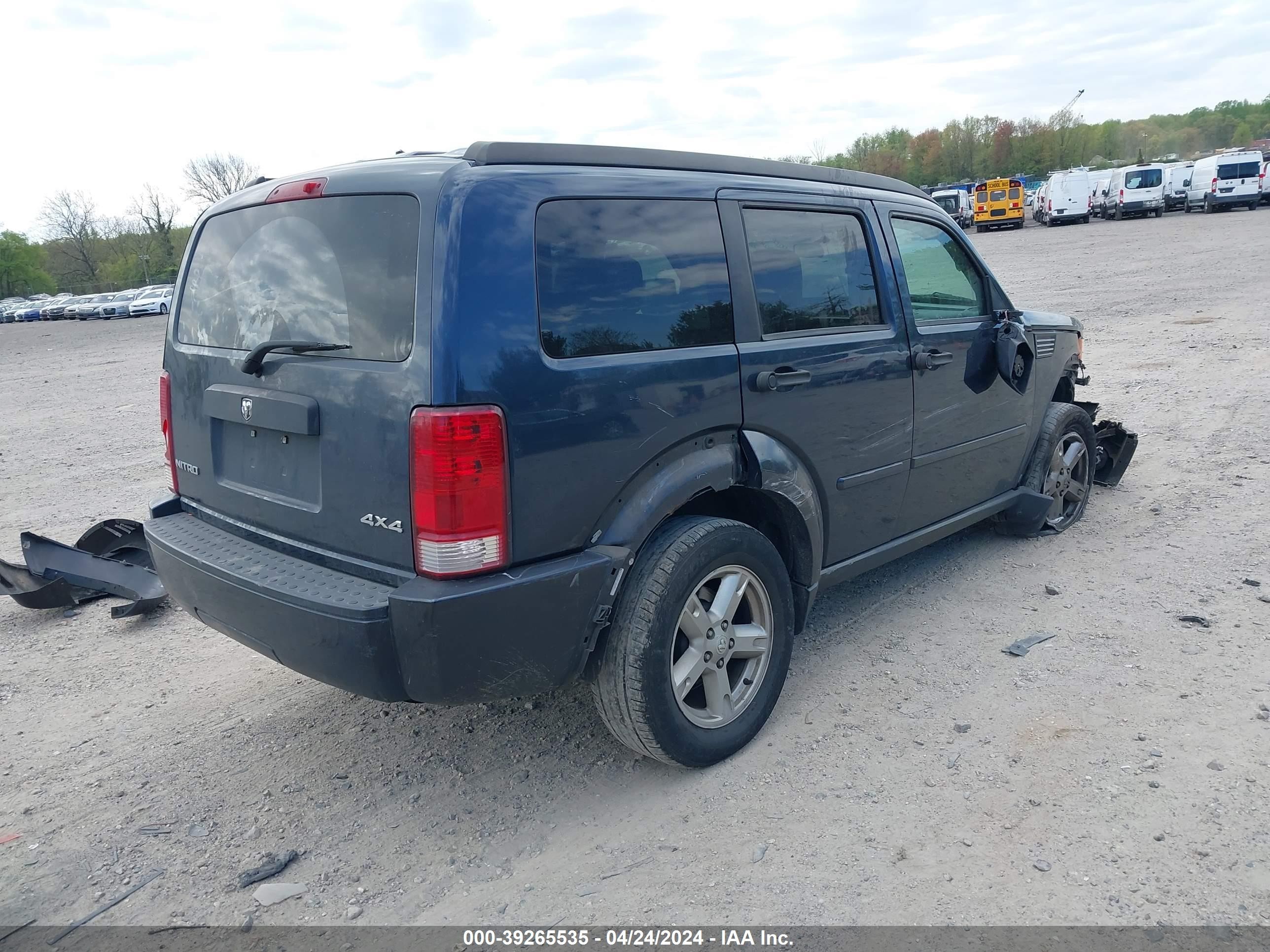 Photo 3 VIN: 1D8GU28K98W126615 - DODGE NITRO 