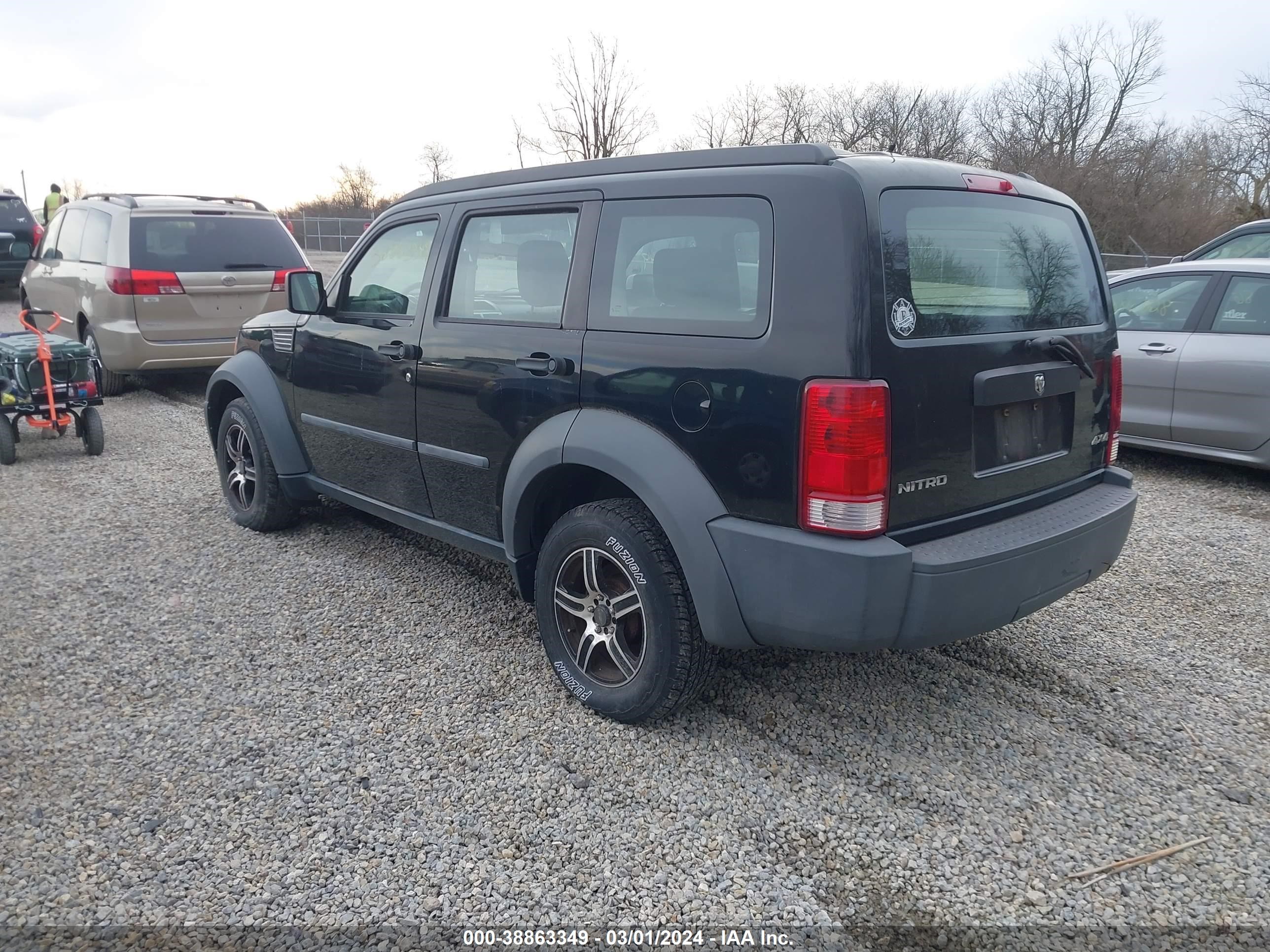 Photo 2 VIN: 1D8GU28KX7W563506 - DODGE NITRO 