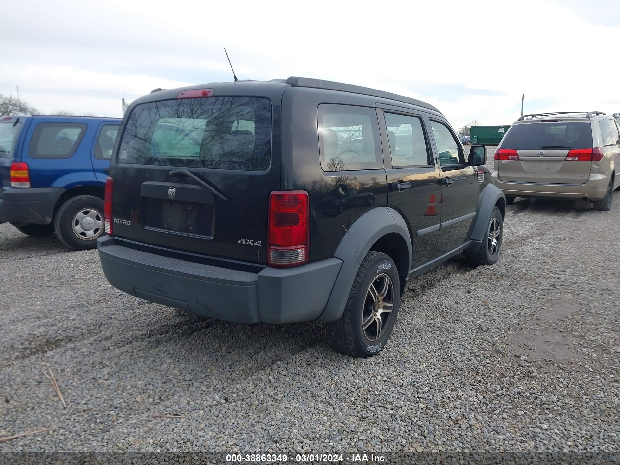 Photo 3 VIN: 1D8GU28KX7W563506 - DODGE NITRO 