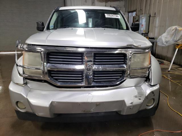 Photo 4 VIN: 1D8GU28KX8W129037 - DODGE NITRO SXT 