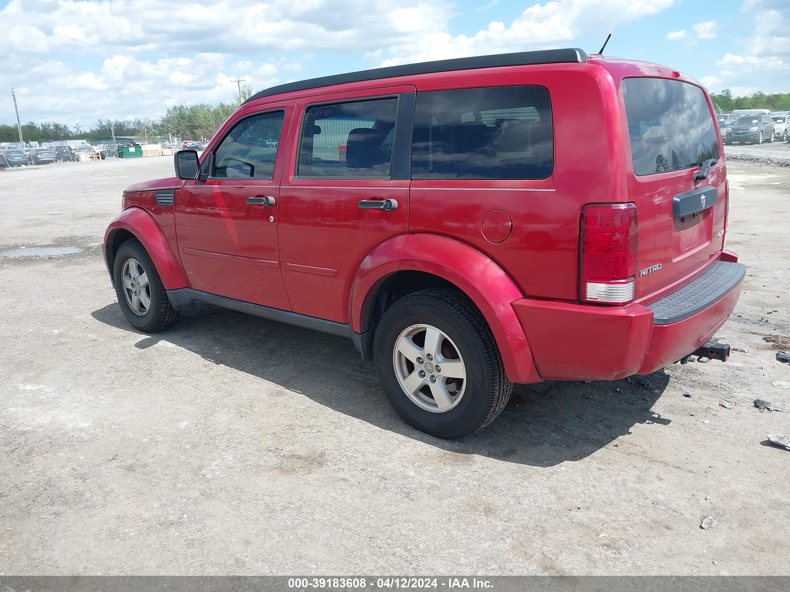 Photo 2 VIN: 1D8GU28KX8W230269 - DODGE NITRO 