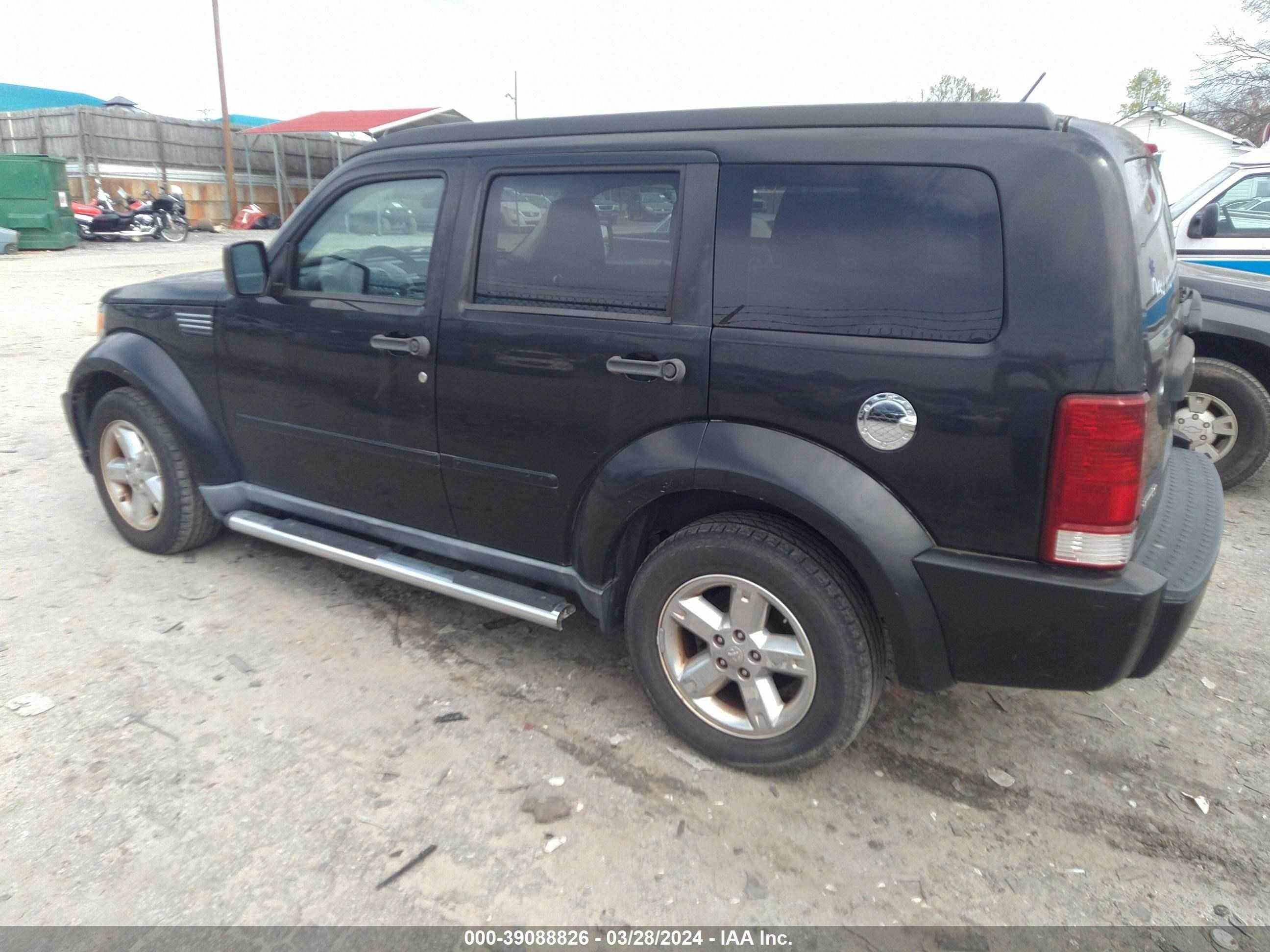 Photo 2 VIN: 1D8GU28KX8W236606 - DODGE NITRO 