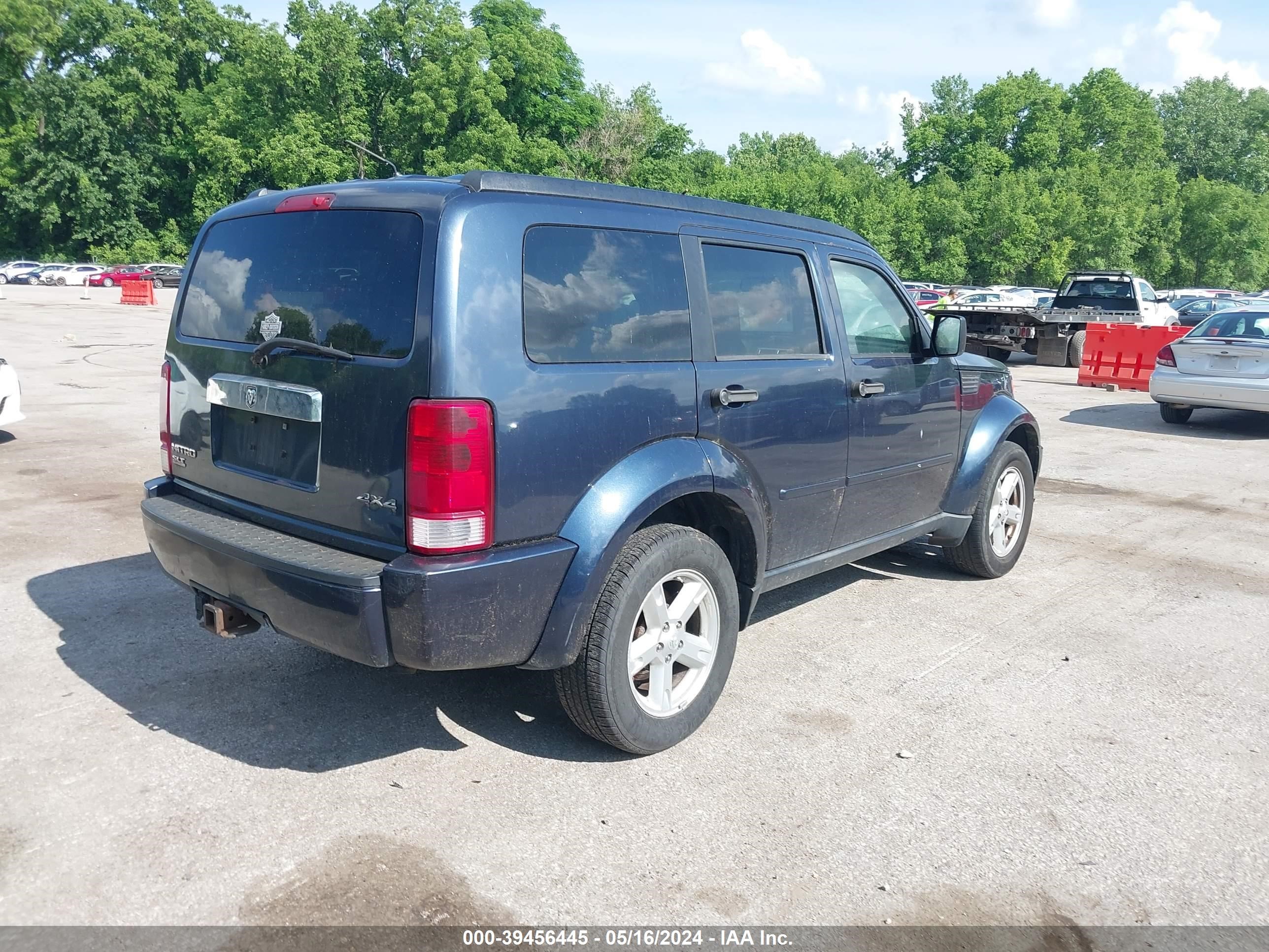 Photo 3 VIN: 1D8GU58K38W101985 - DODGE NITRO 