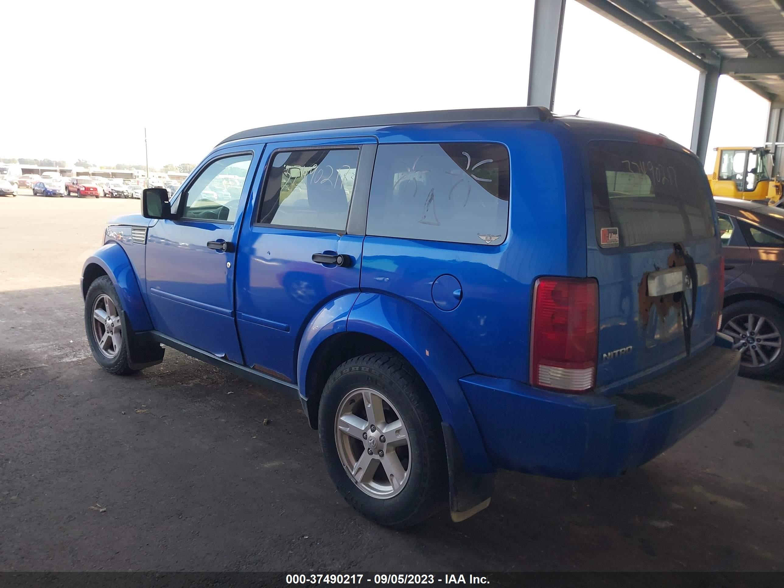 Photo 2 VIN: 1D8GU58KX7W565984 - DODGE NITRO 