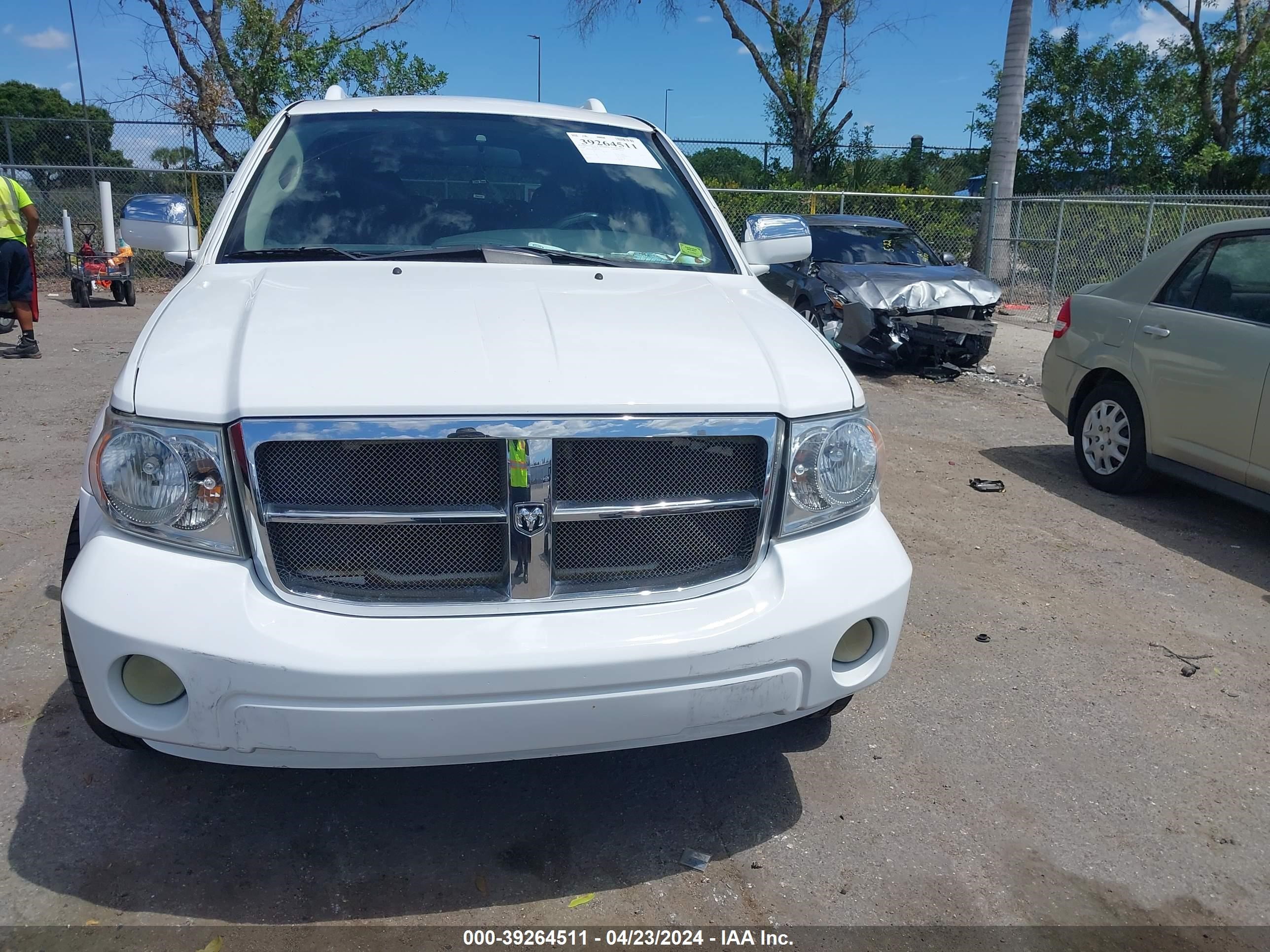 Photo 11 VIN: 1D8HD48KX8F109130 - DODGE DURANGO 