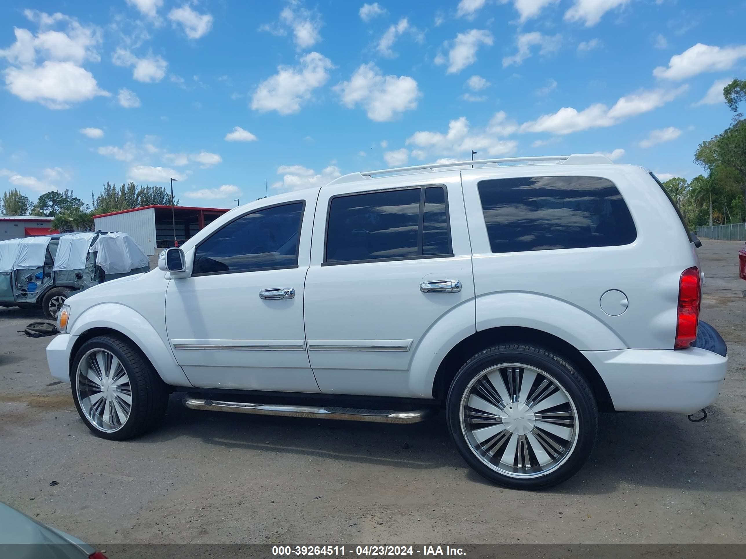 Photo 13 VIN: 1D8HD48KX8F109130 - DODGE DURANGO 