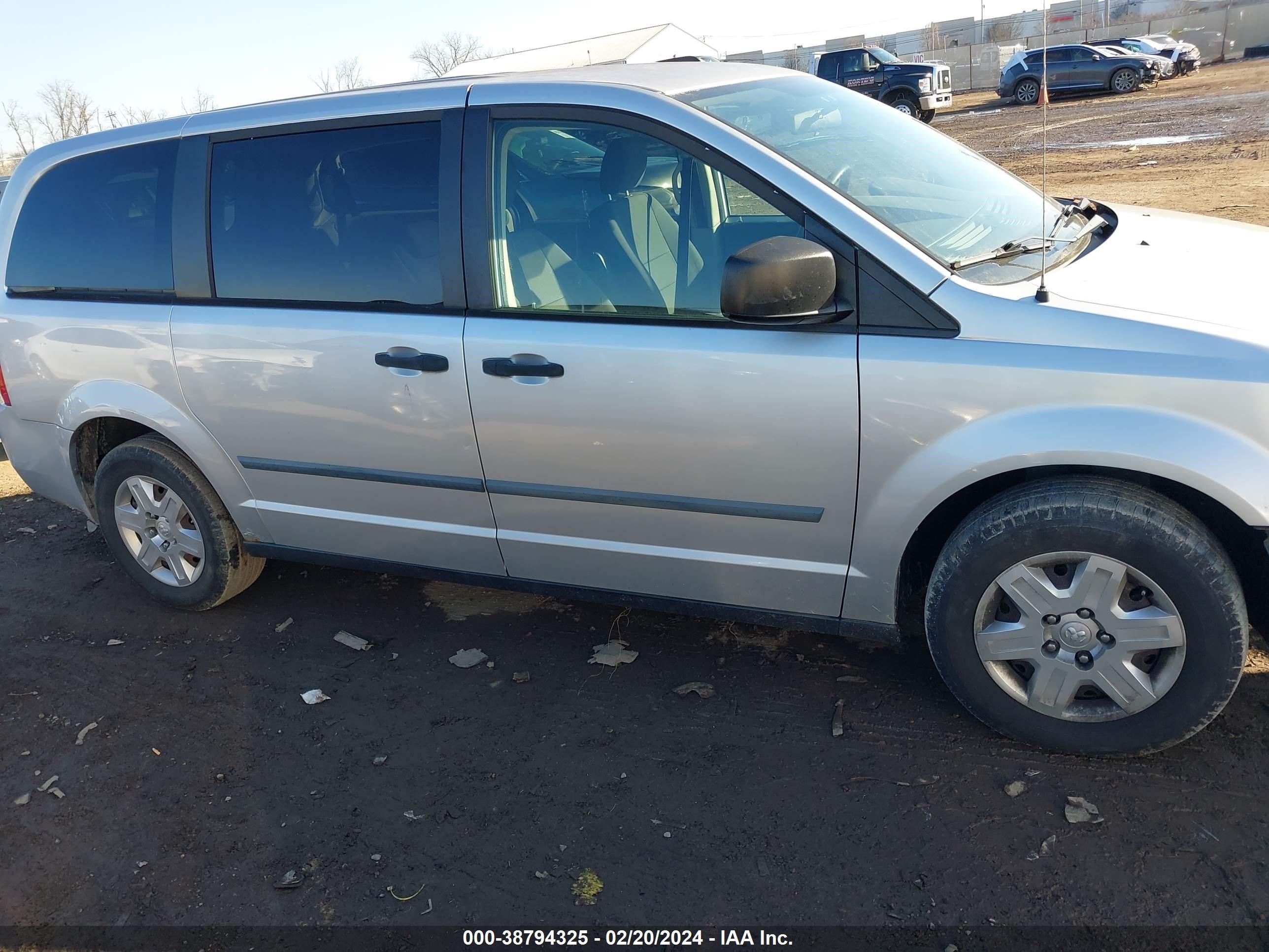 Photo 13 VIN: 1D8HN44H78B107687 - DODGE CARAVAN 