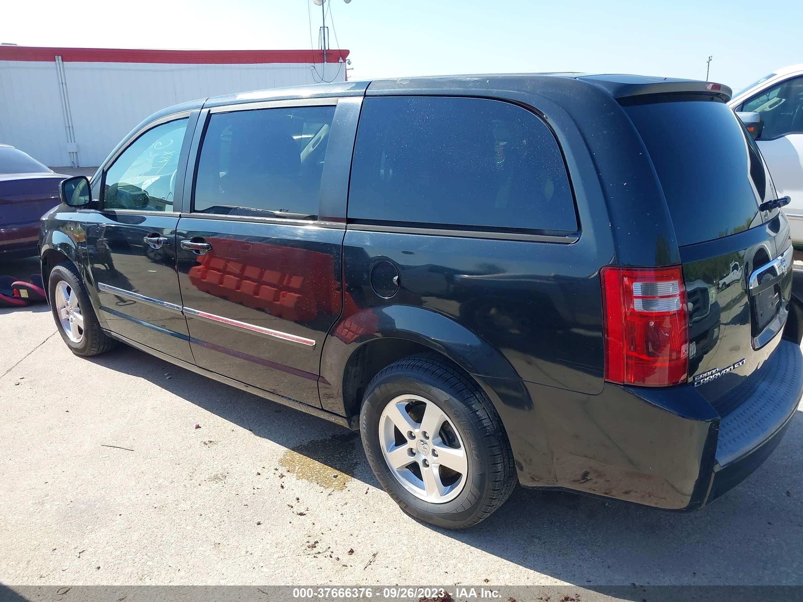 Photo 2 VIN: 1D8HN54P08B126692 - DODGE CARAVAN 