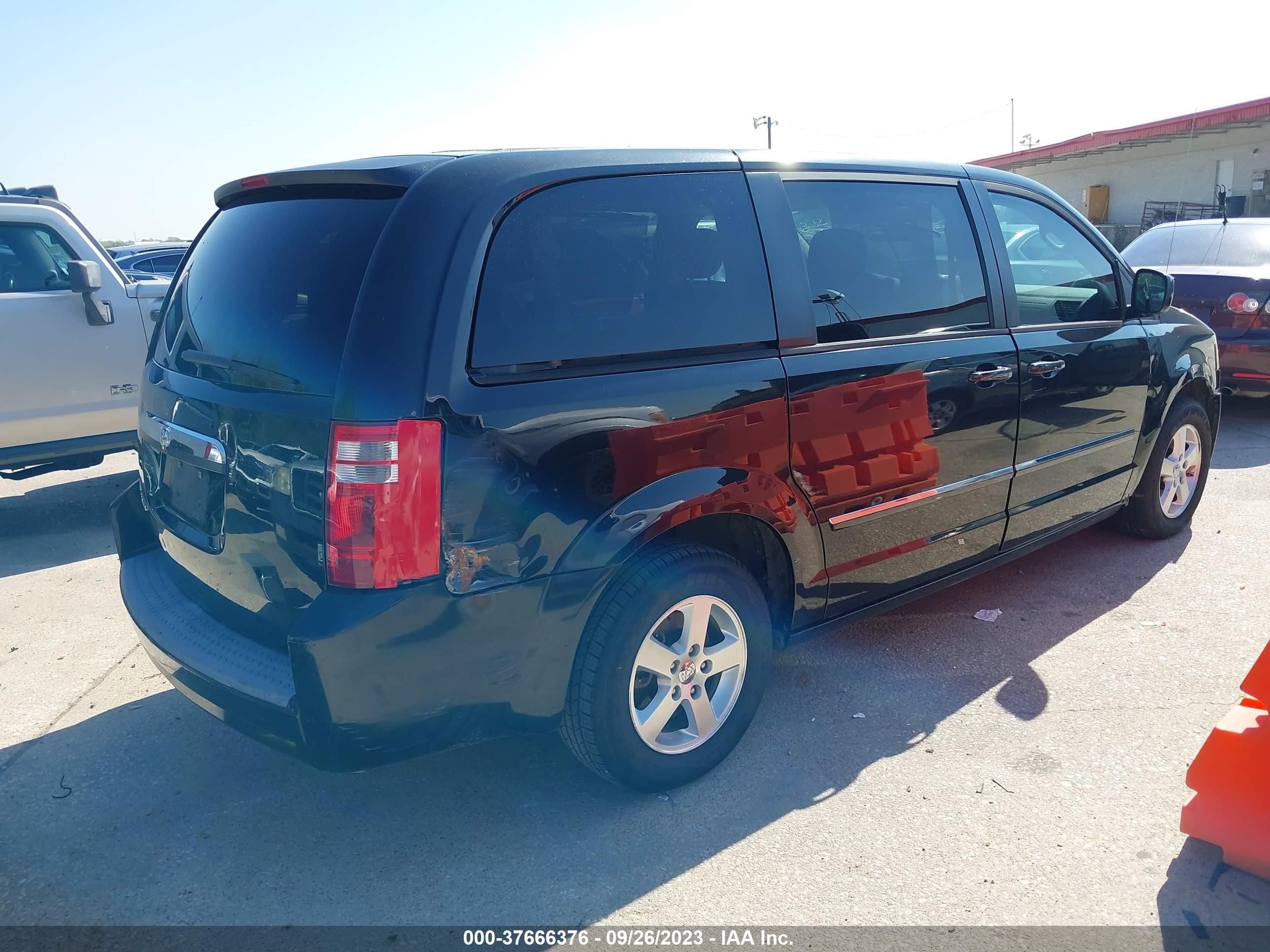 Photo 3 VIN: 1D8HN54P08B126692 - DODGE CARAVAN 