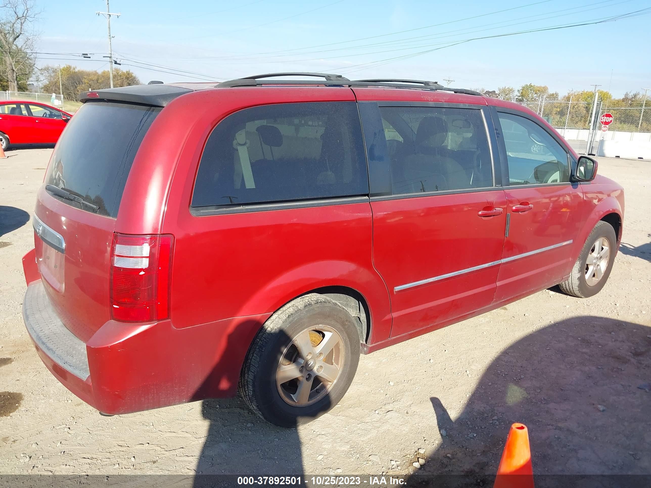 Photo 3 VIN: 1D8HN54P18B176548 - DODGE CARAVAN 