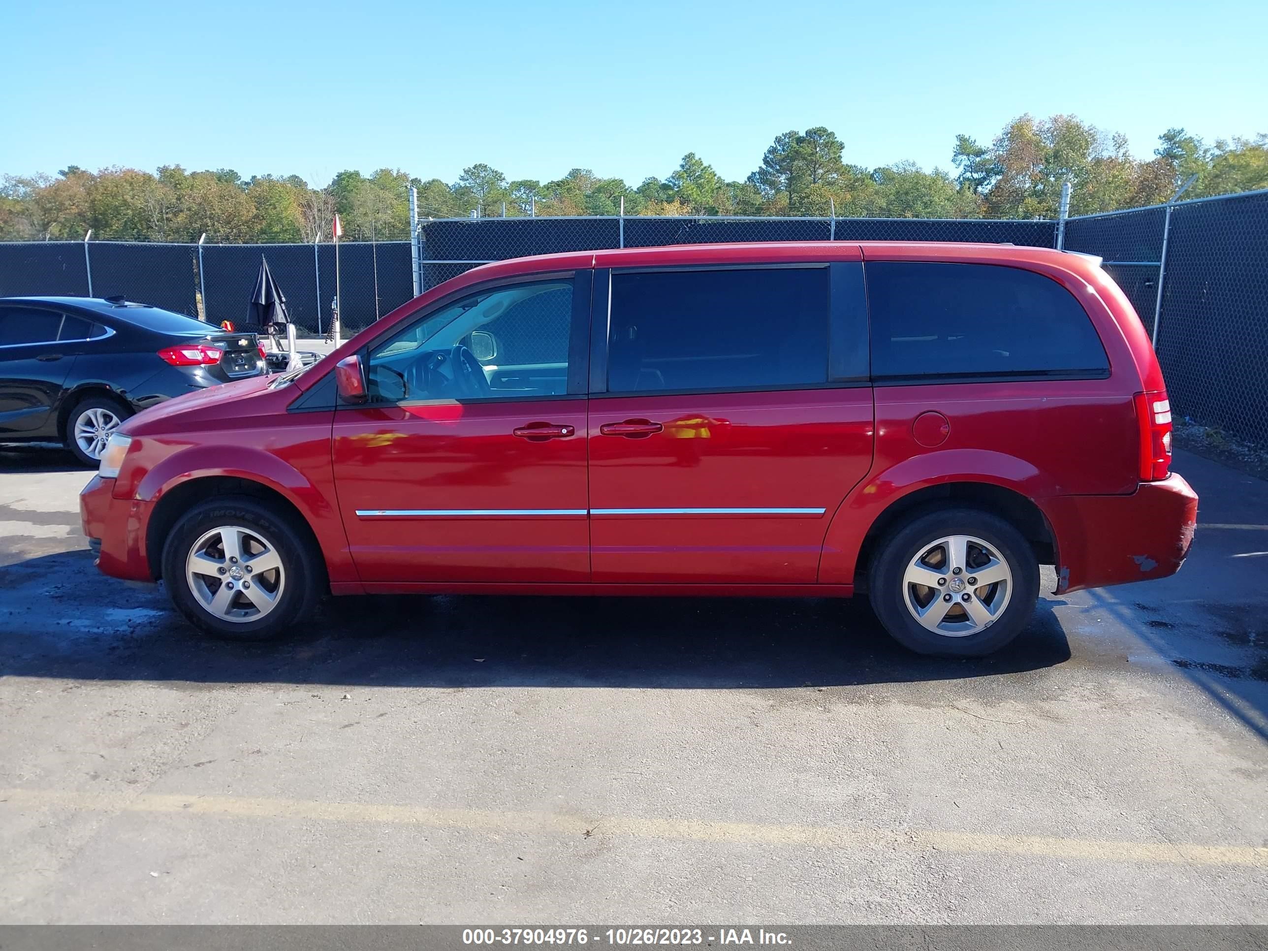 Photo 13 VIN: 1D8HN54P28B188871 - DODGE CARAVAN 