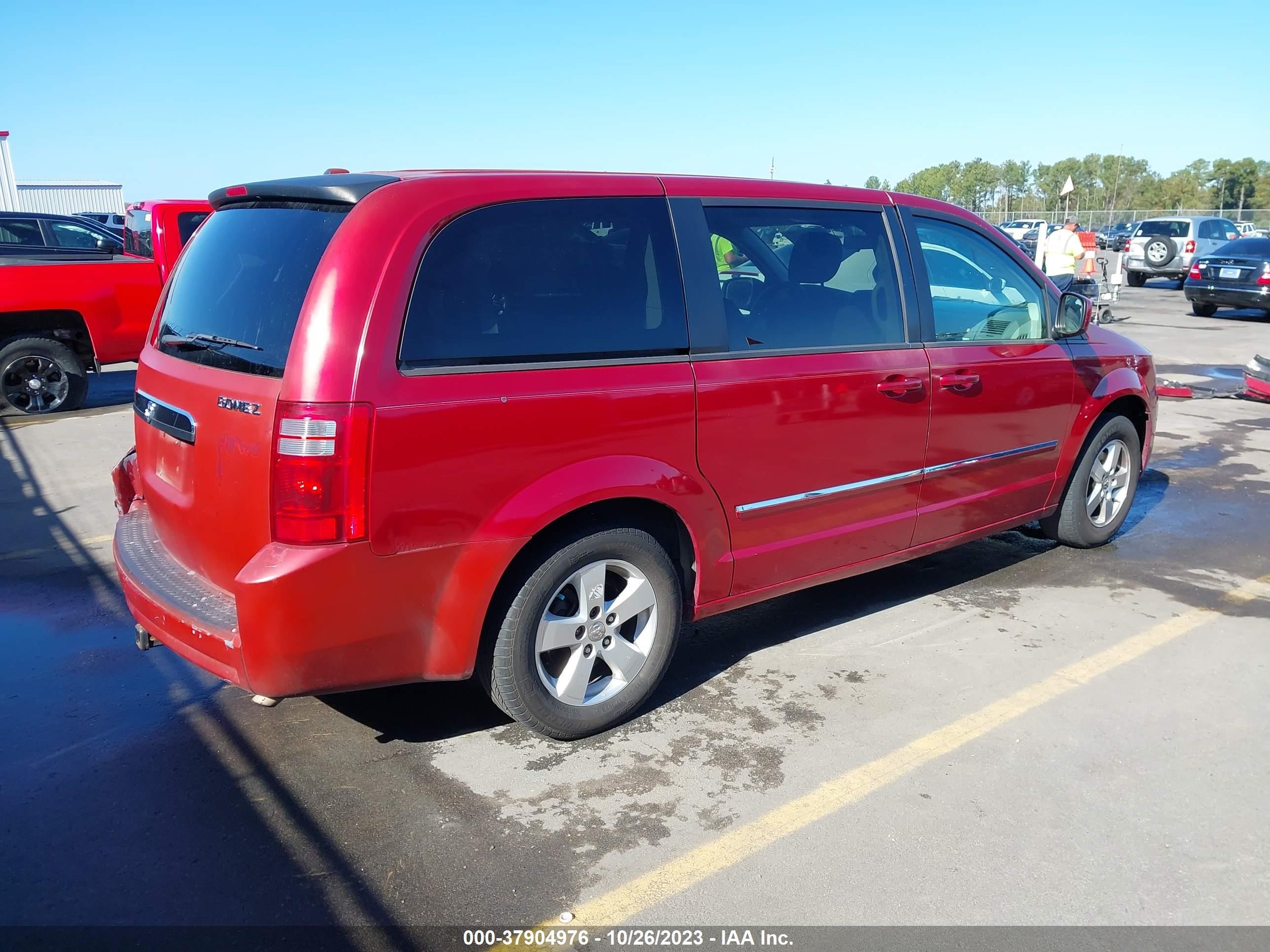 Photo 3 VIN: 1D8HN54P28B188871 - DODGE CARAVAN 