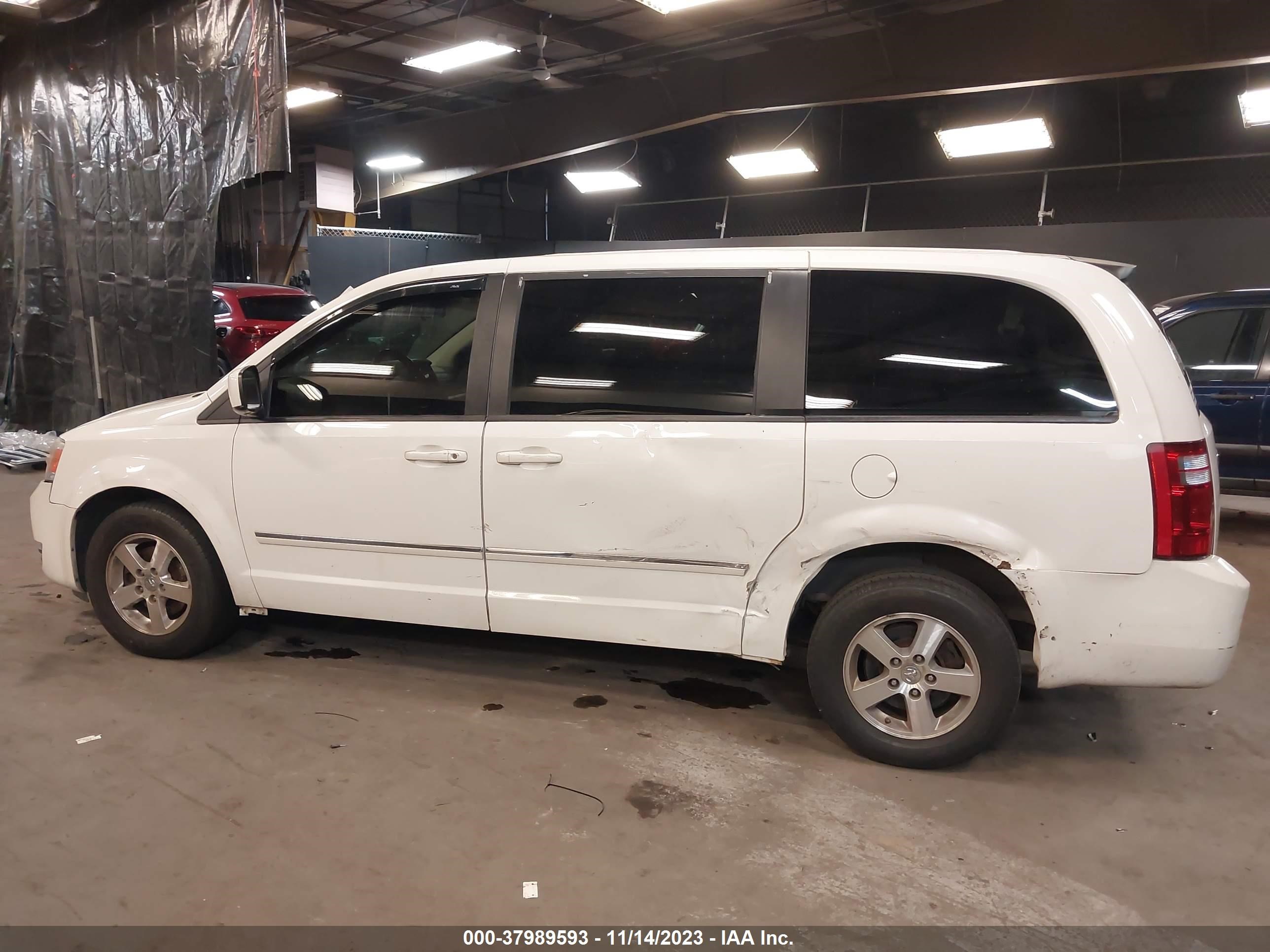 Photo 13 VIN: 1D8HN54P38B134169 - DODGE CARAVAN 