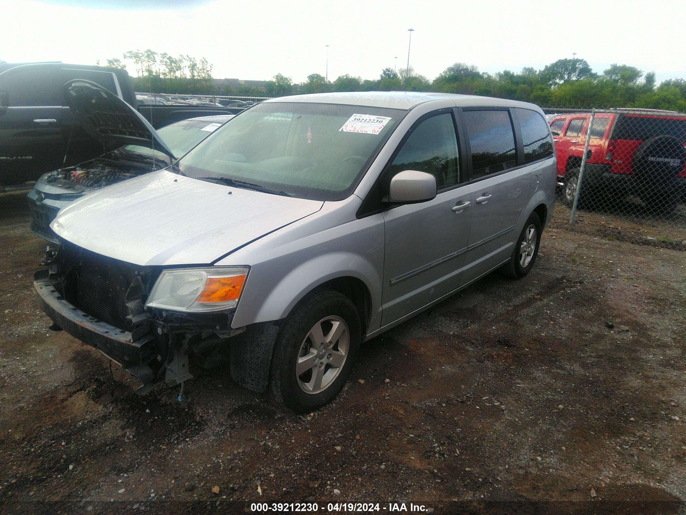 Photo 1 VIN: 1D8HN54P48B104484 - DODGE CARAVAN 