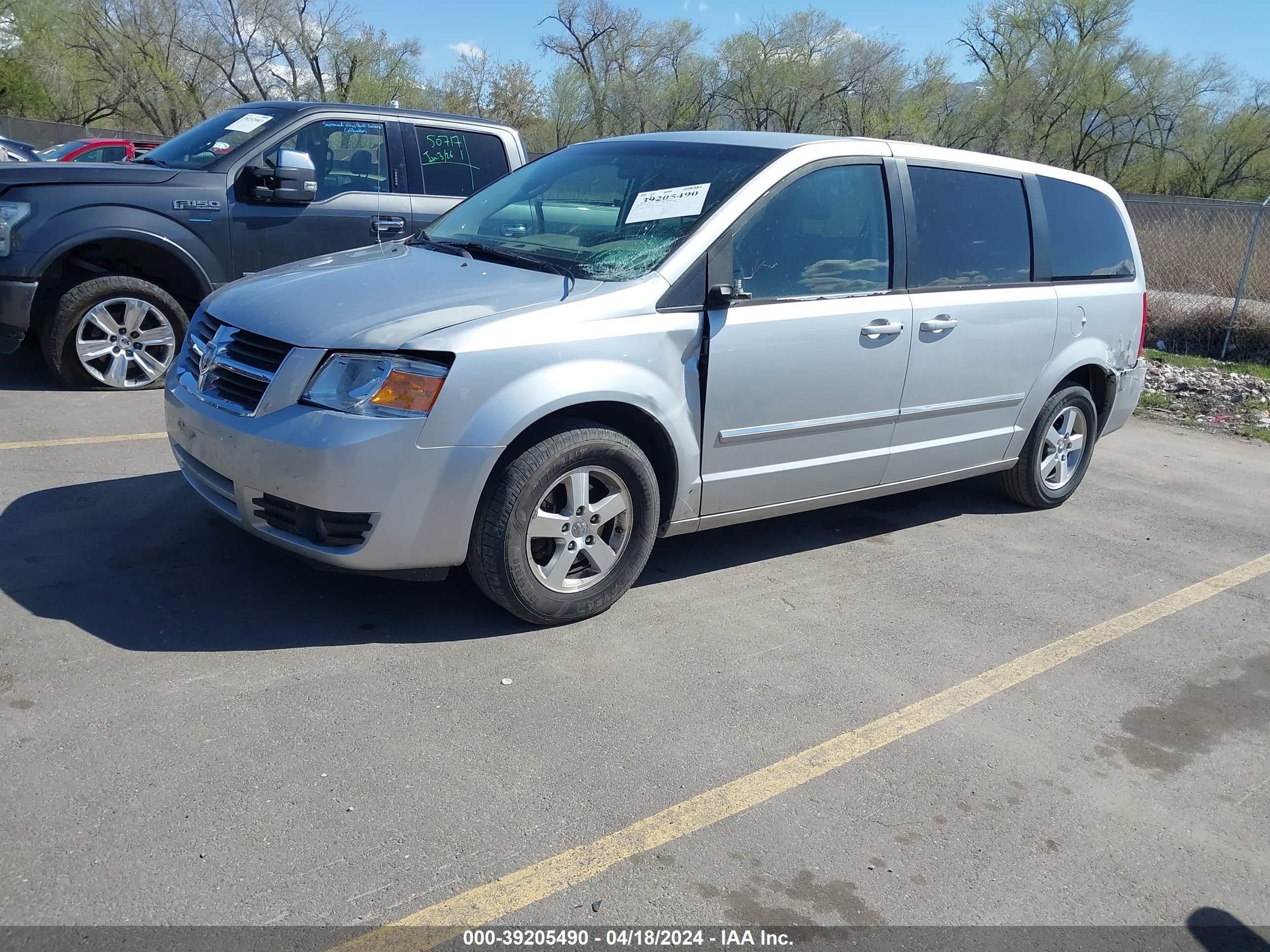 Photo 1 VIN: 1D8HN54P48B114724 - DODGE CARAVAN 