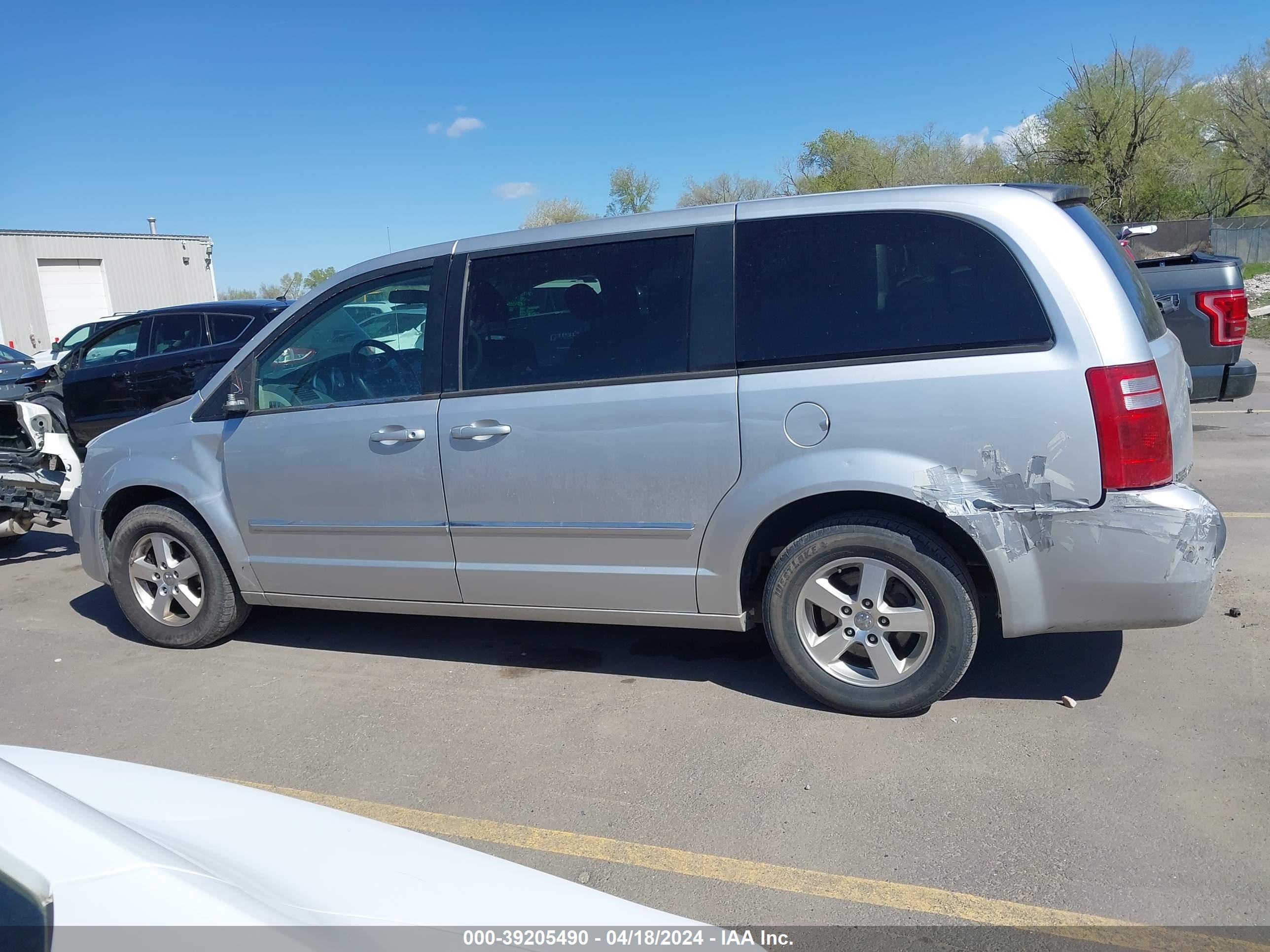 Photo 13 VIN: 1D8HN54P48B114724 - DODGE CARAVAN 