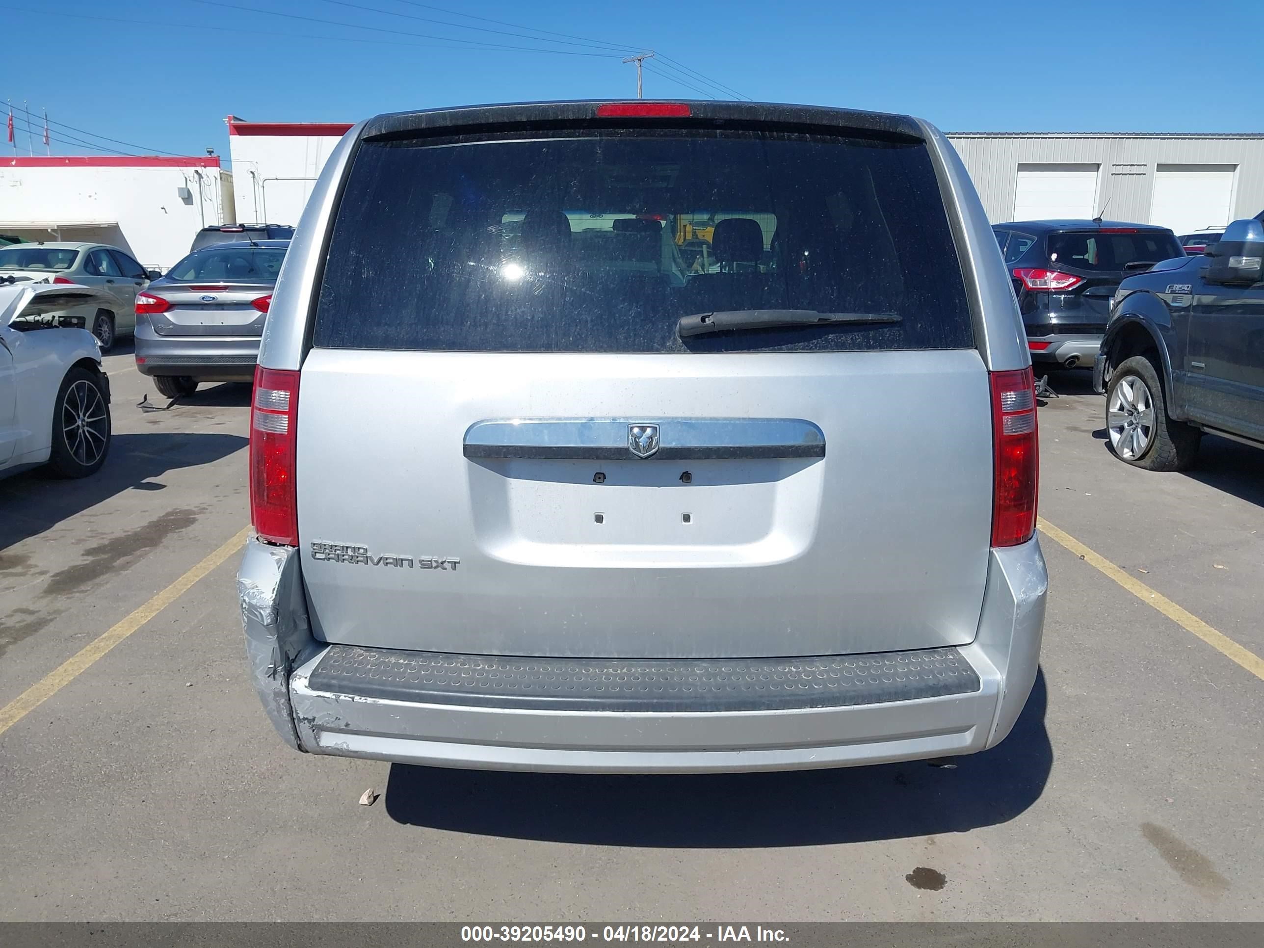 Photo 15 VIN: 1D8HN54P48B114724 - DODGE CARAVAN 