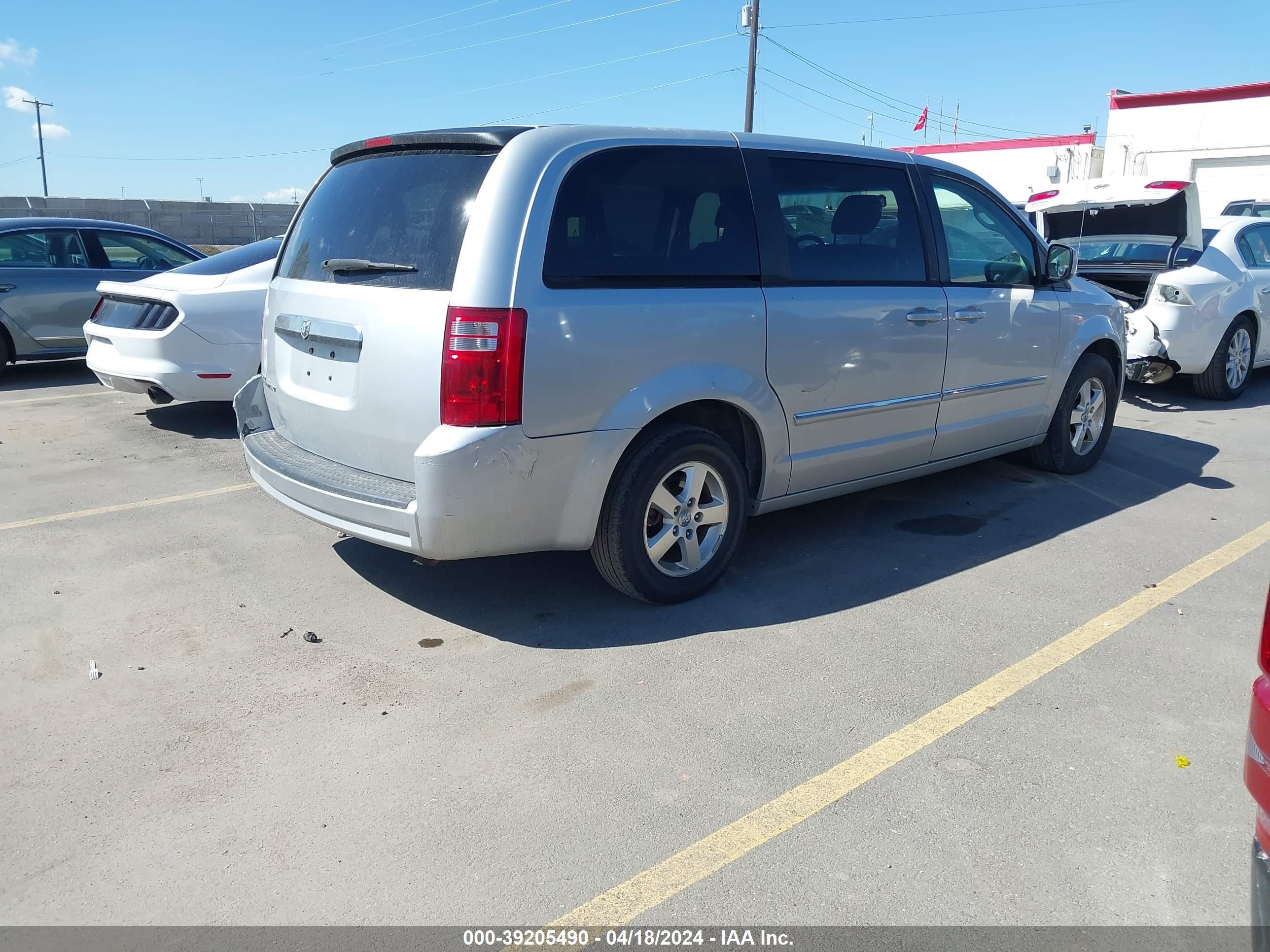 Photo 3 VIN: 1D8HN54P48B114724 - DODGE CARAVAN 