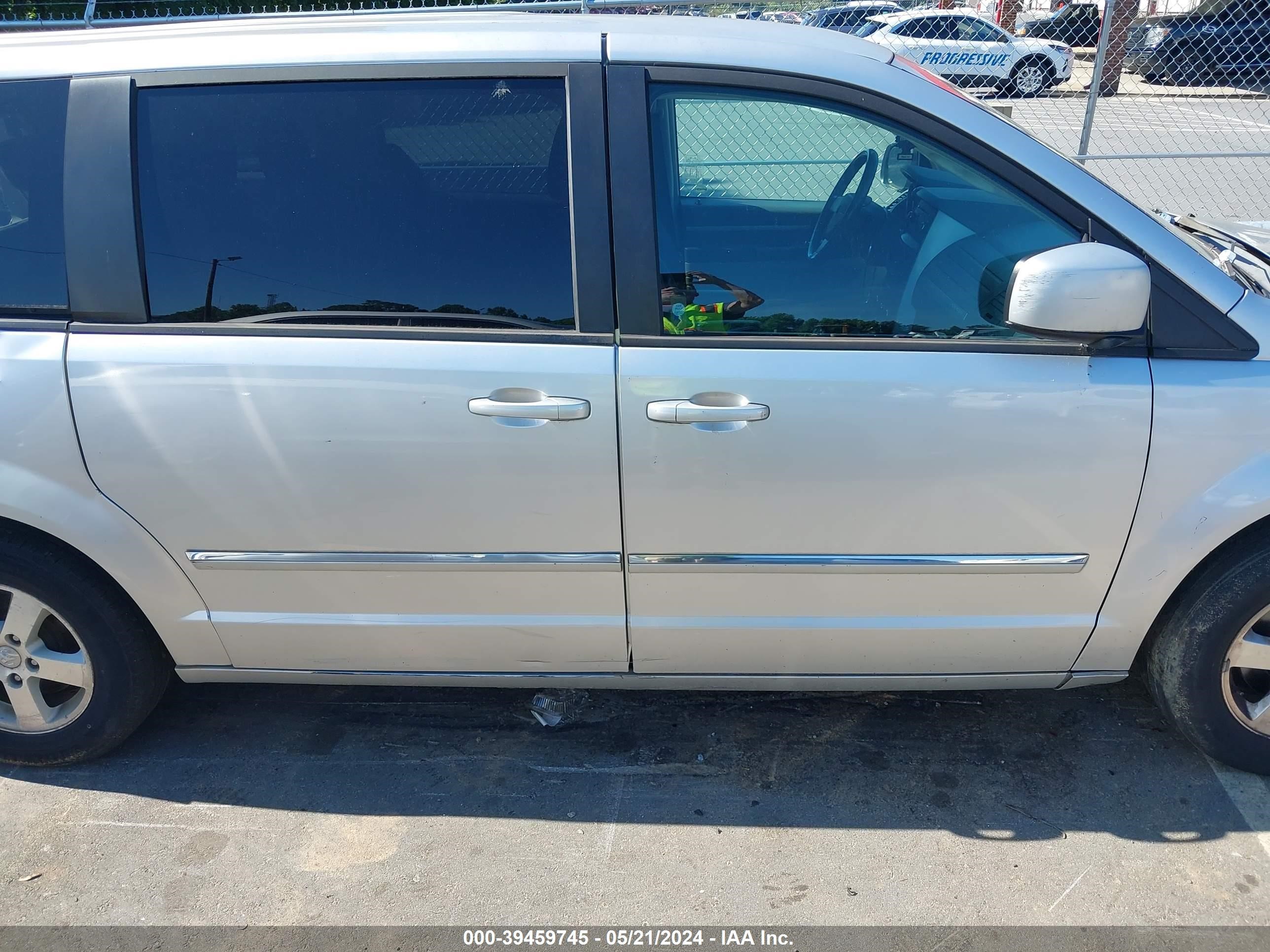 Photo 12 VIN: 1D8HN54P58B110827 - DODGE CARAVAN 