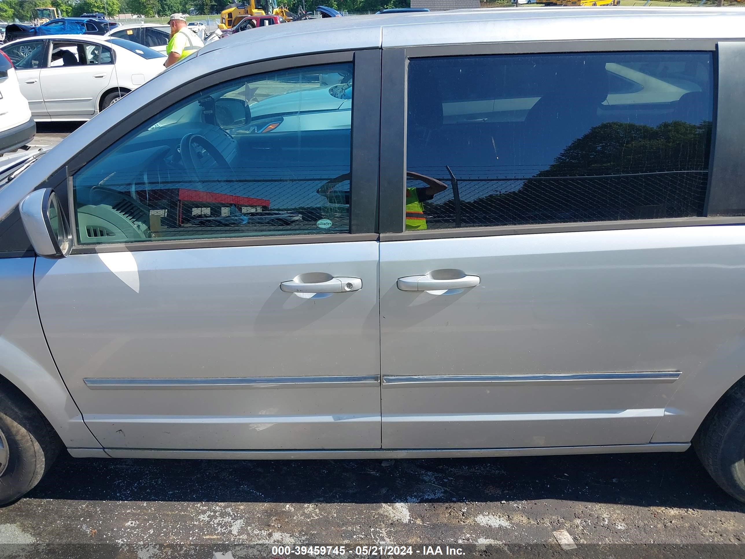 Photo 13 VIN: 1D8HN54P58B110827 - DODGE CARAVAN 