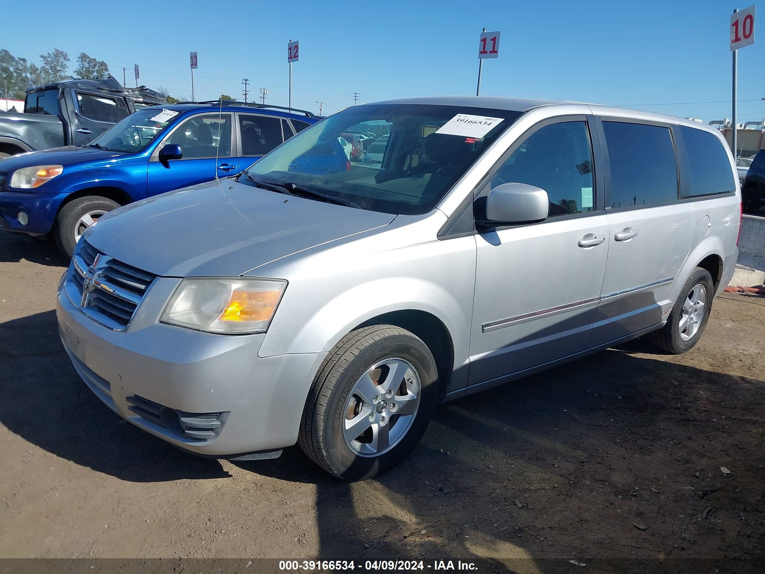 Photo 1 VIN: 1D8HN54P98B129901 - DODGE CARAVAN 