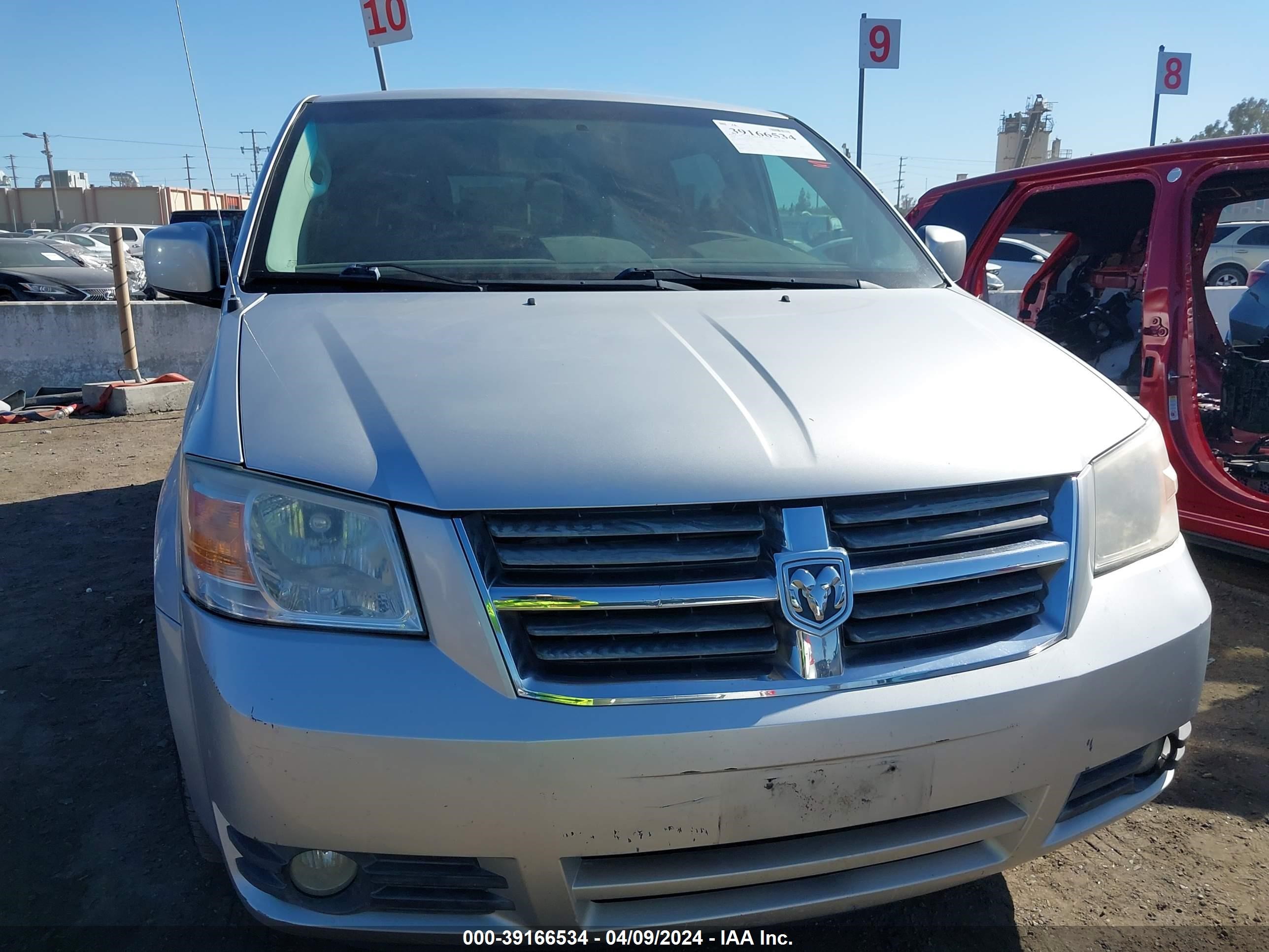 Photo 5 VIN: 1D8HN54P98B129901 - DODGE CARAVAN 