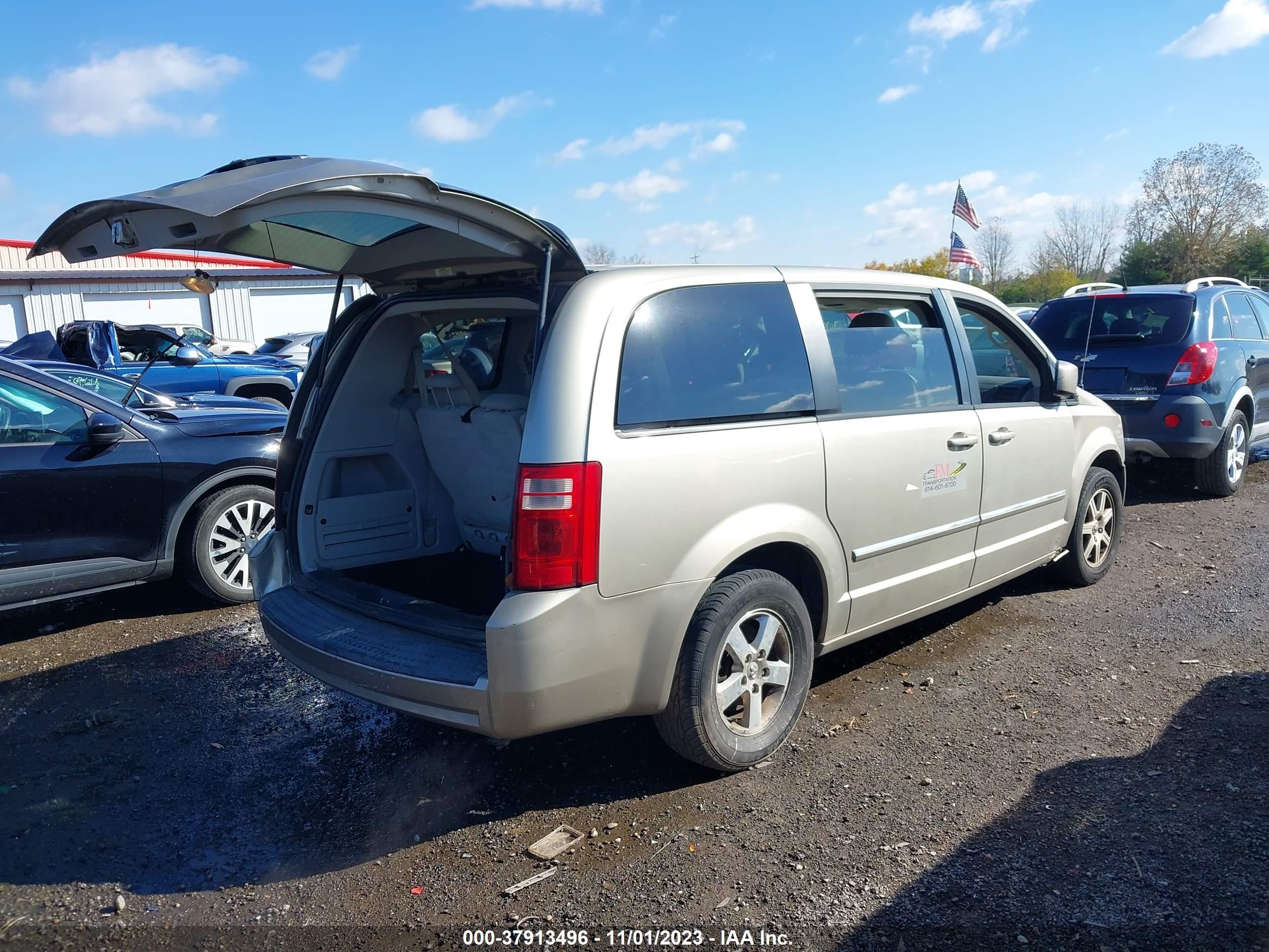 Photo 3 VIN: 1D8HN54PX8B185362 - DODGE CARAVAN 