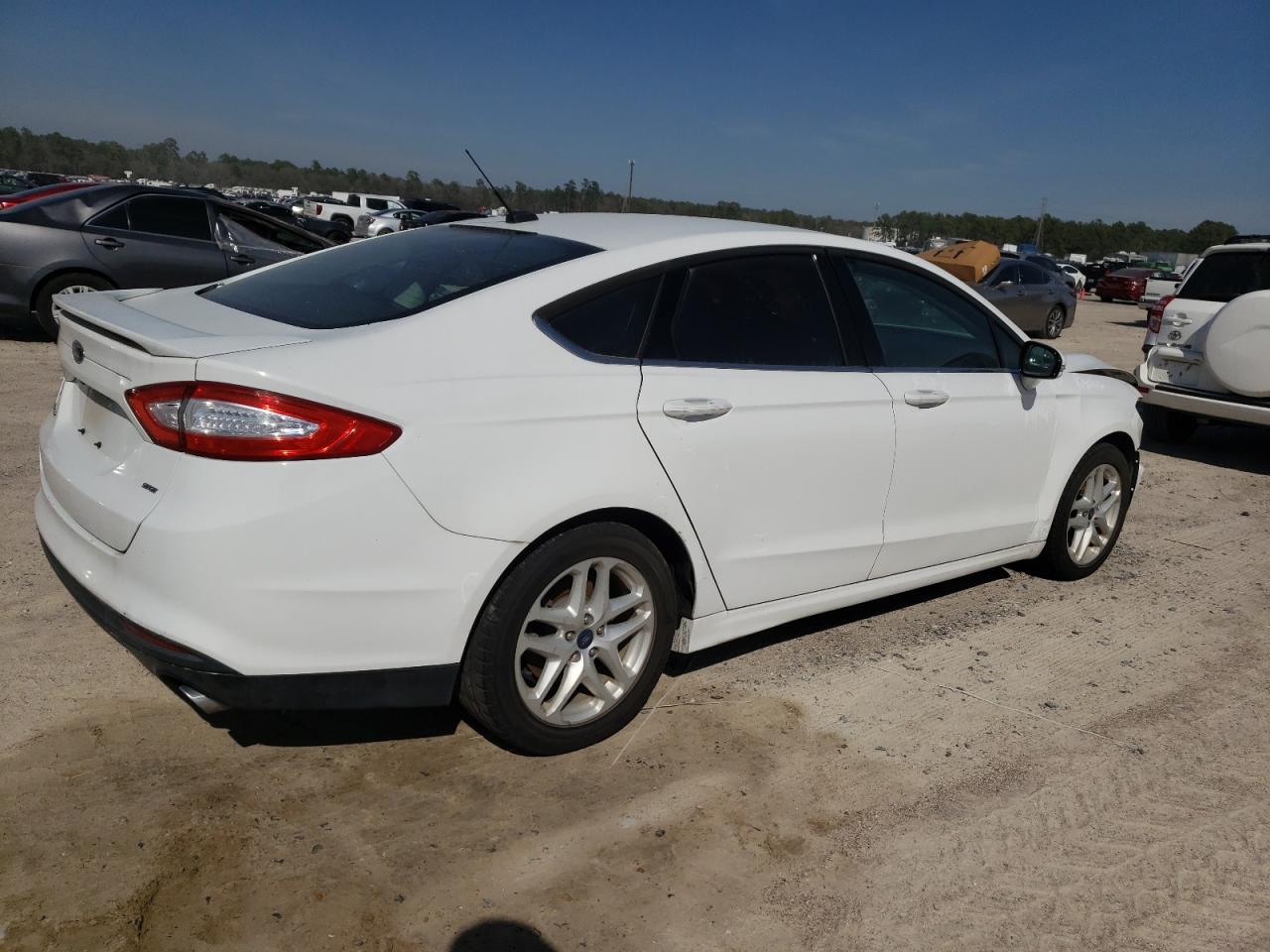 Photo 2 VIN: 1FA6P0H75F5124242 - FORD FUSION 