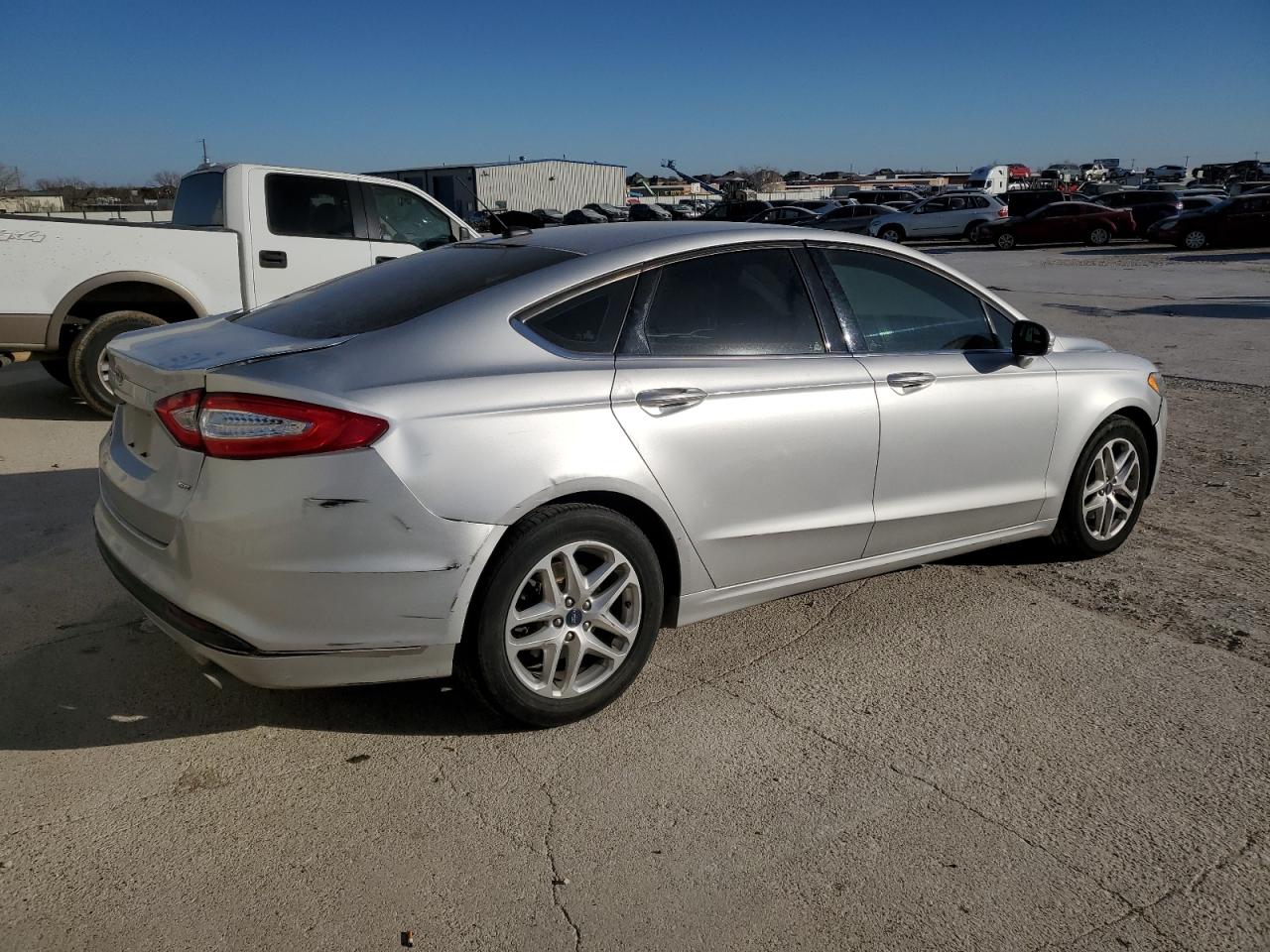 Photo 2 VIN: 1FA6P0H76E5373633 - FORD FUSION 