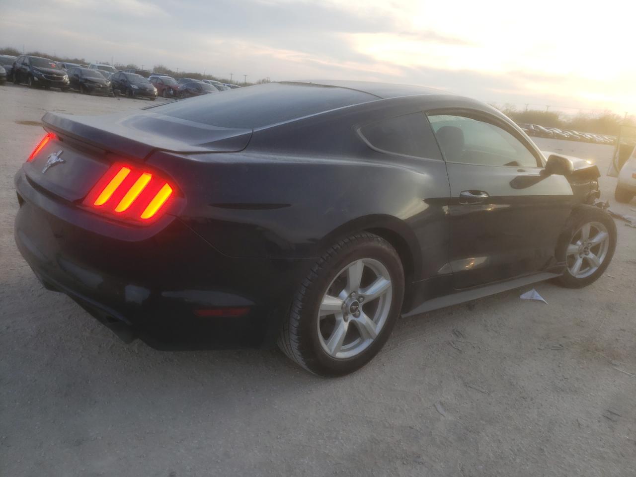 Photo 2 VIN: 1FA6P8AMXH5351816 - FORD MUSTANG 