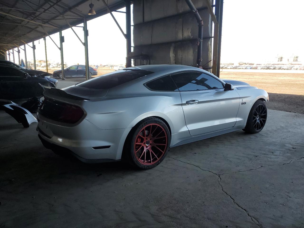 Photo 2 VIN: 1FA6P8CF0J5107872 - FORD MUSTANG 