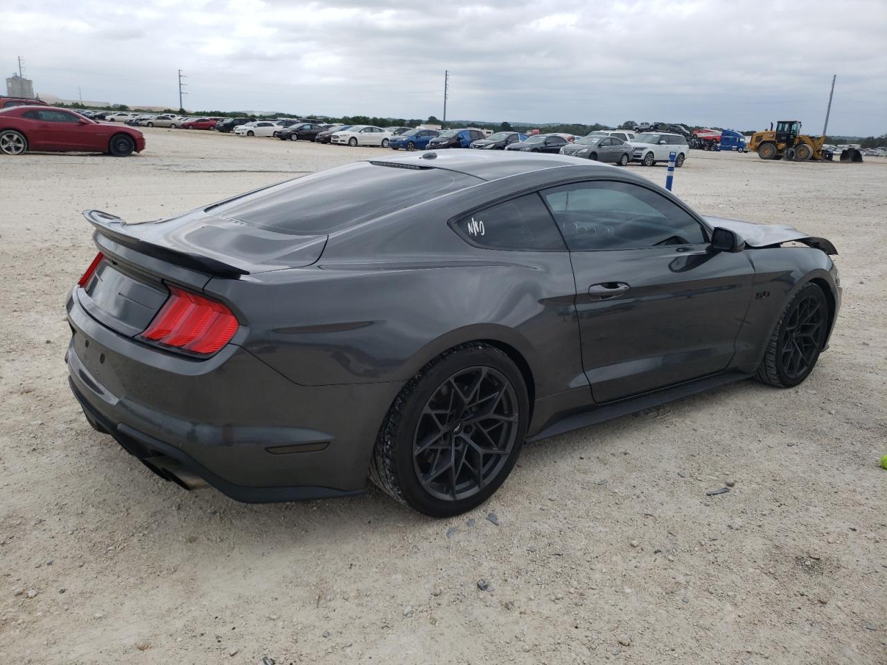 Photo 2 VIN: 1FA6P8CF2J5180323 - FORD MUSTANG 