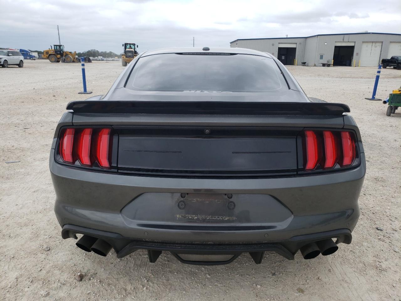 Photo 5 VIN: 1FA6P8CF2J5180323 - FORD MUSTANG 