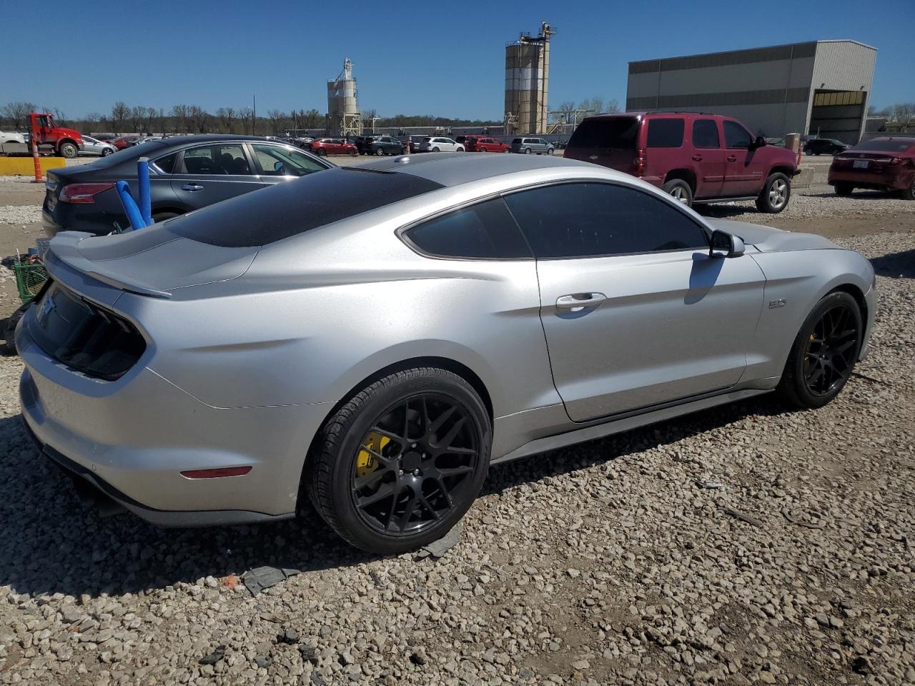 Photo 2 VIN: 1FA6P8CF3J5115738 - FORD MUSTANG 