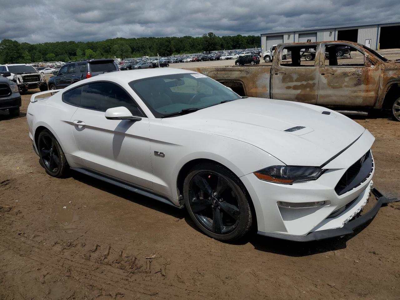 Photo 3 VIN: 1FA6P8CF3J5184073 - FORD MUSTANG 