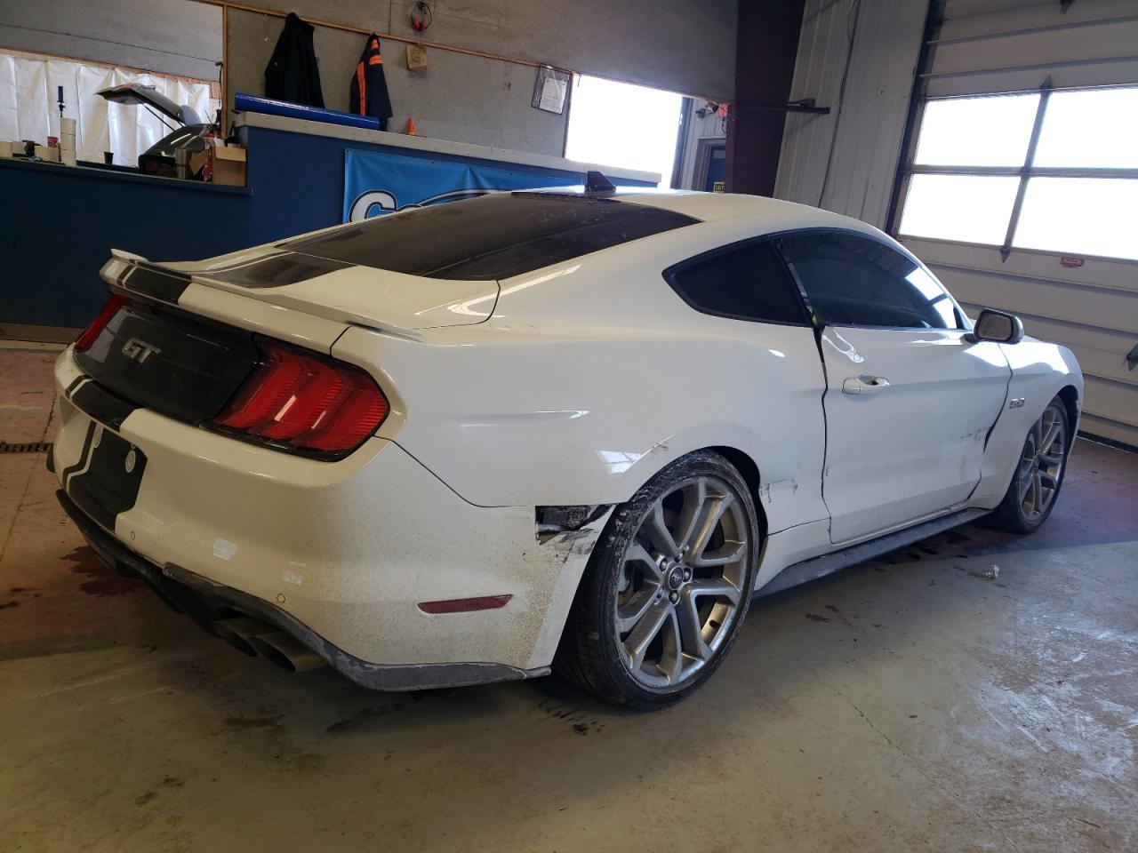 Photo 2 VIN: 1FA6P8CF4N5130254 - FORD MUSTANG 