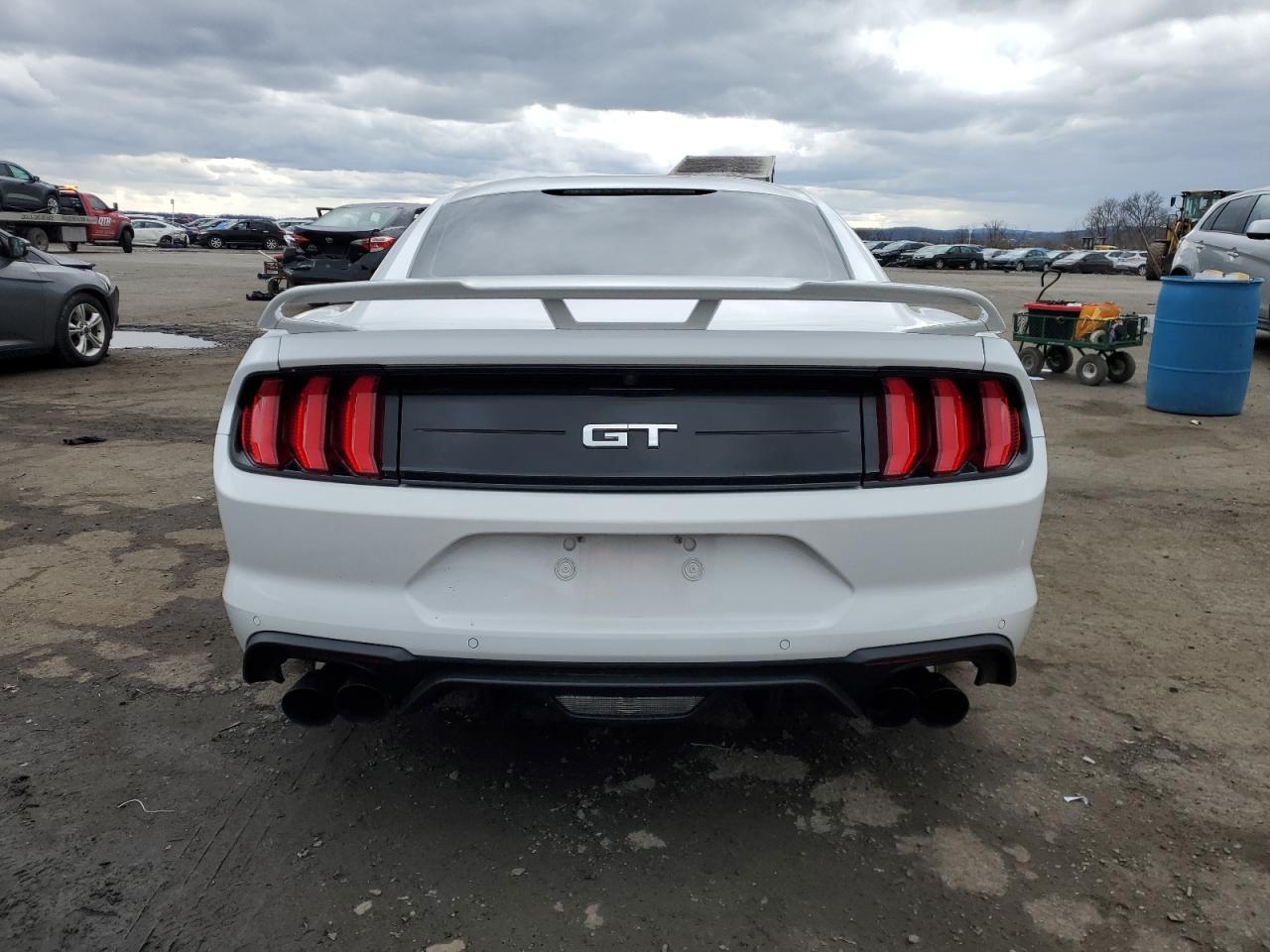 Photo 5 VIN: 1FA6P8CF5J5142049 - FORD MUSTANG 