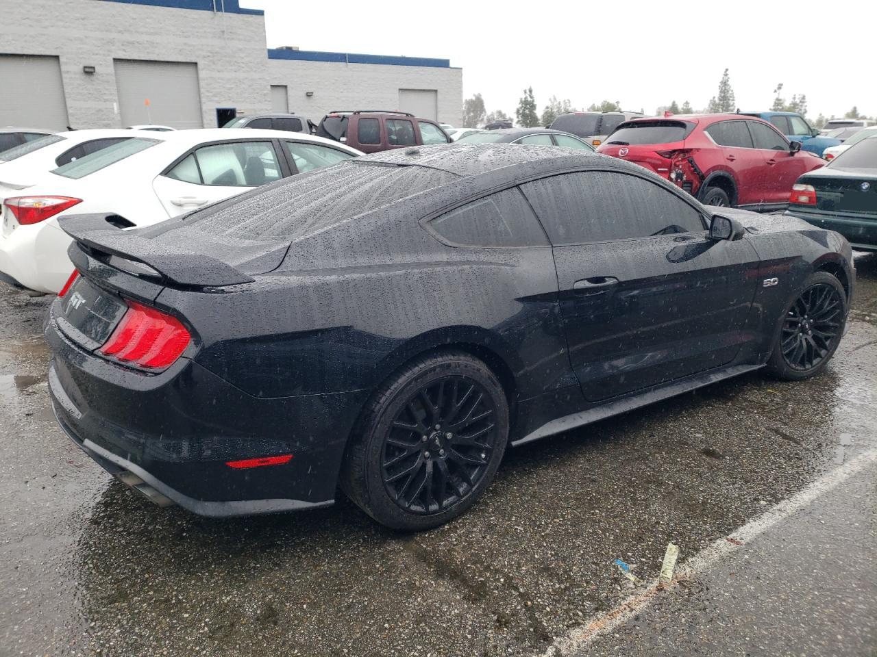 Photo 2 VIN: 1FA6P8CF8K5133752 - FORD MUSTANG 