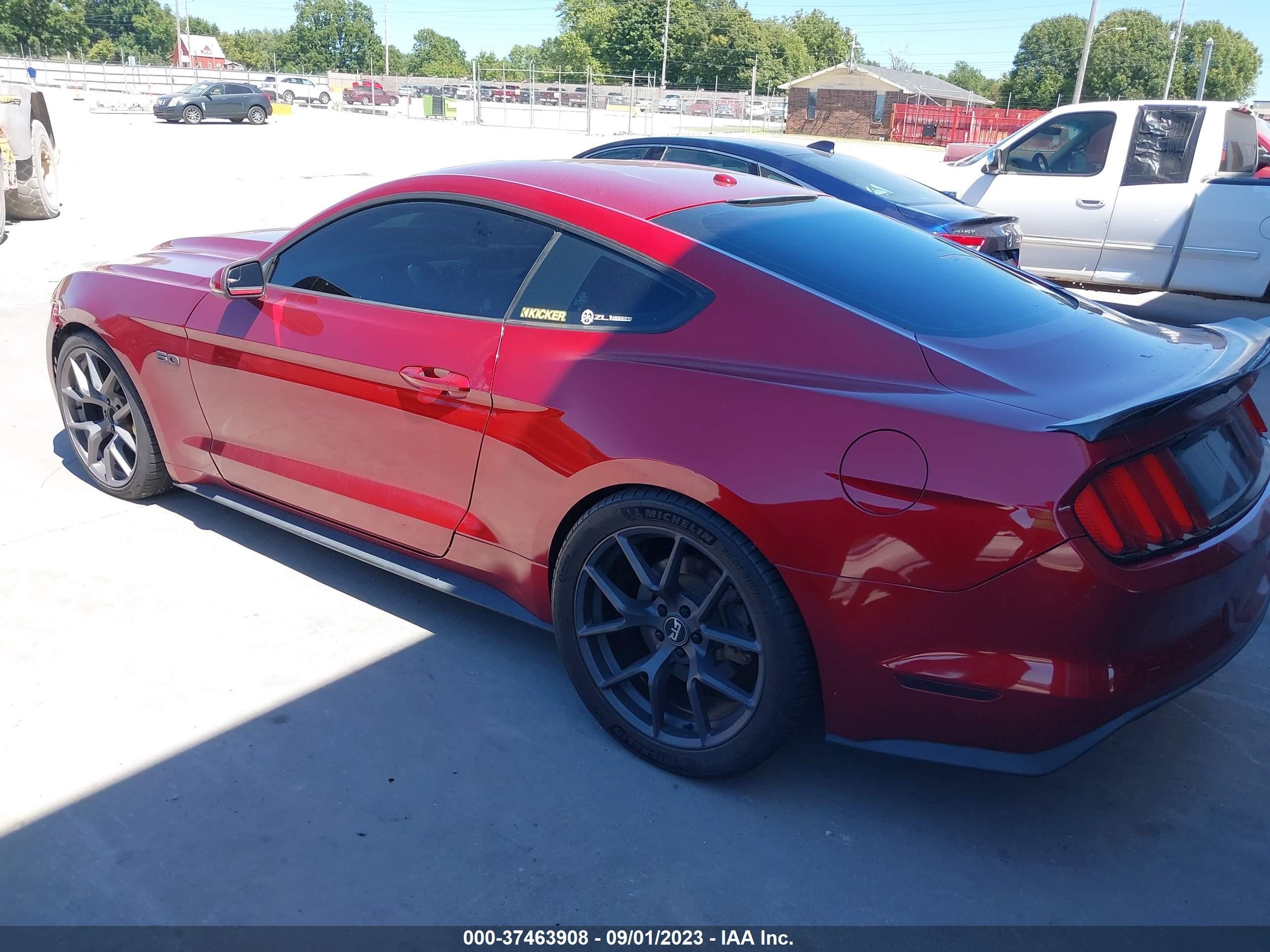 Photo 2 VIN: 1FA6P8CFXF5411685 - FORD MUSTANG 