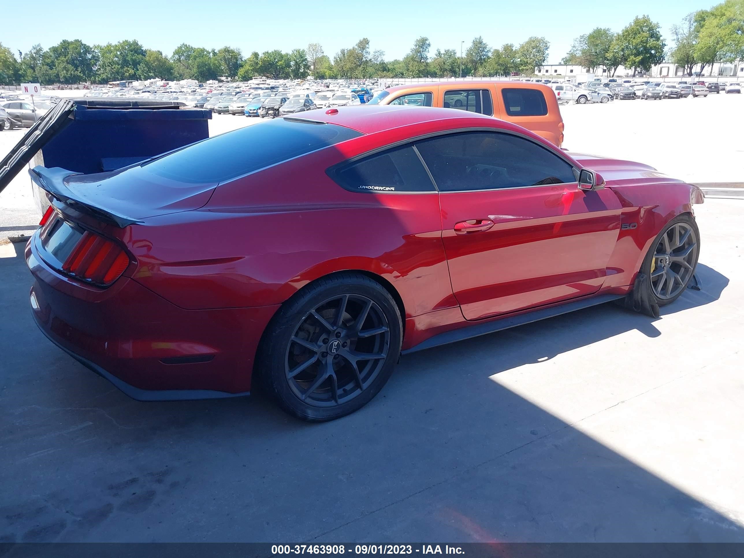 Photo 3 VIN: 1FA6P8CFXF5411685 - FORD MUSTANG 