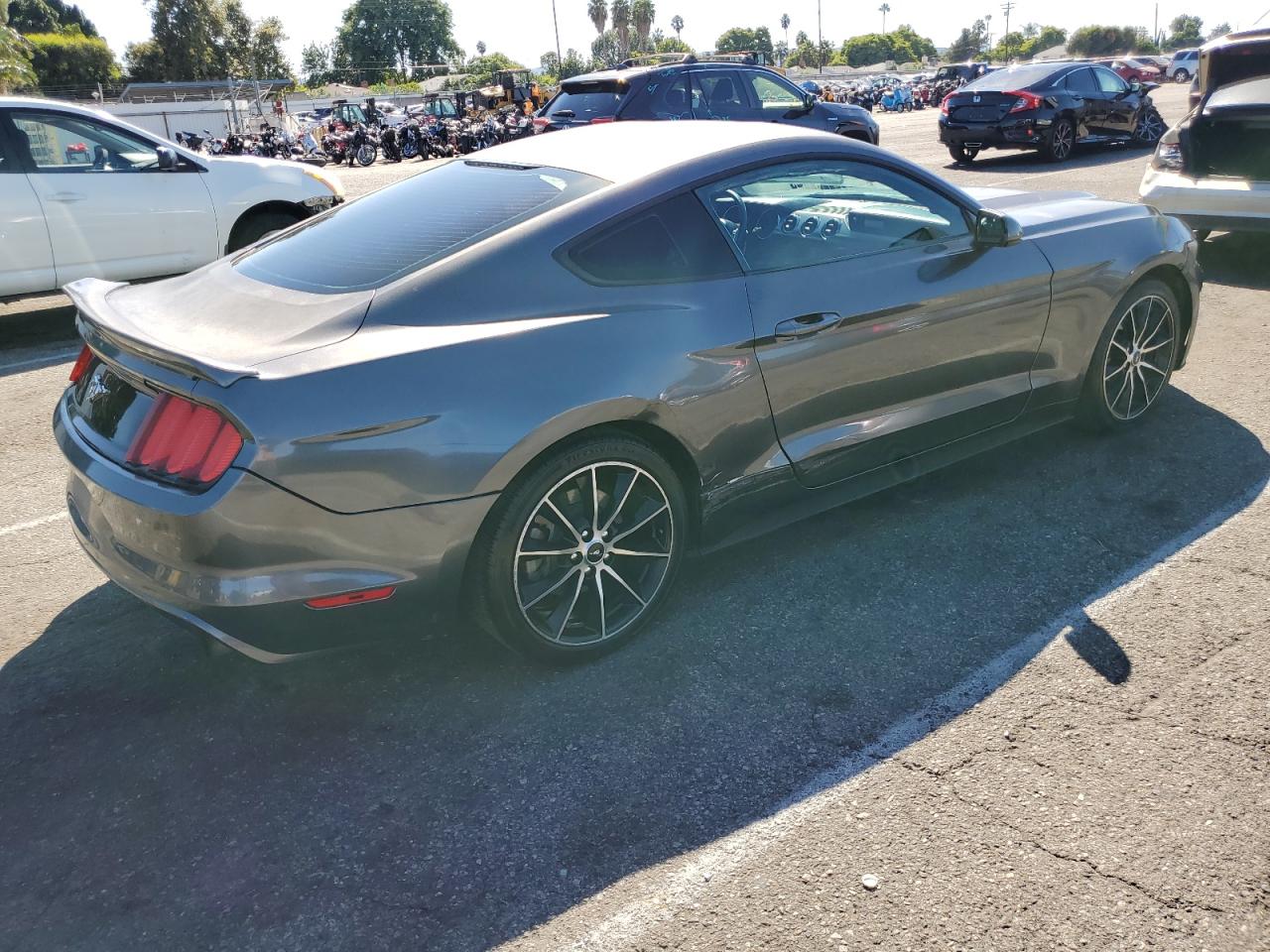 Photo 2 VIN: 1FA6P8TH0G5333906 - FORD MUSTANG 