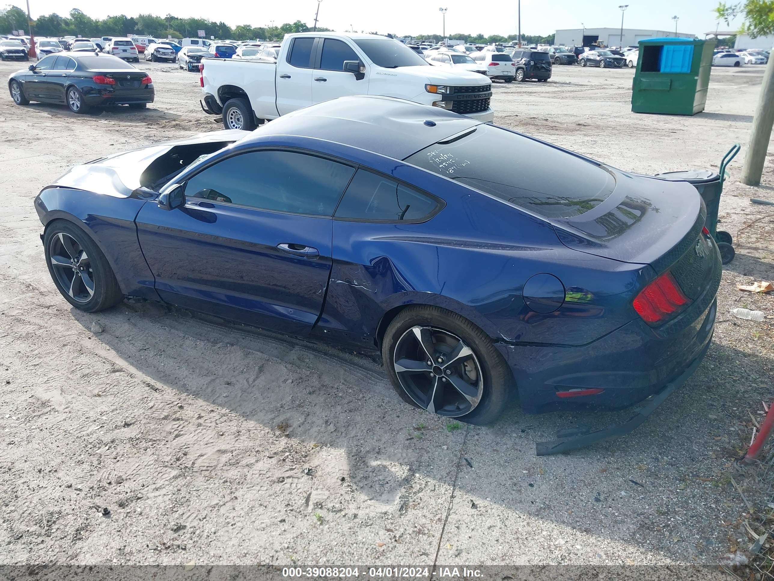 Photo 2 VIN: 1FA6P8TH0K5180677 - FORD MUSTANG 