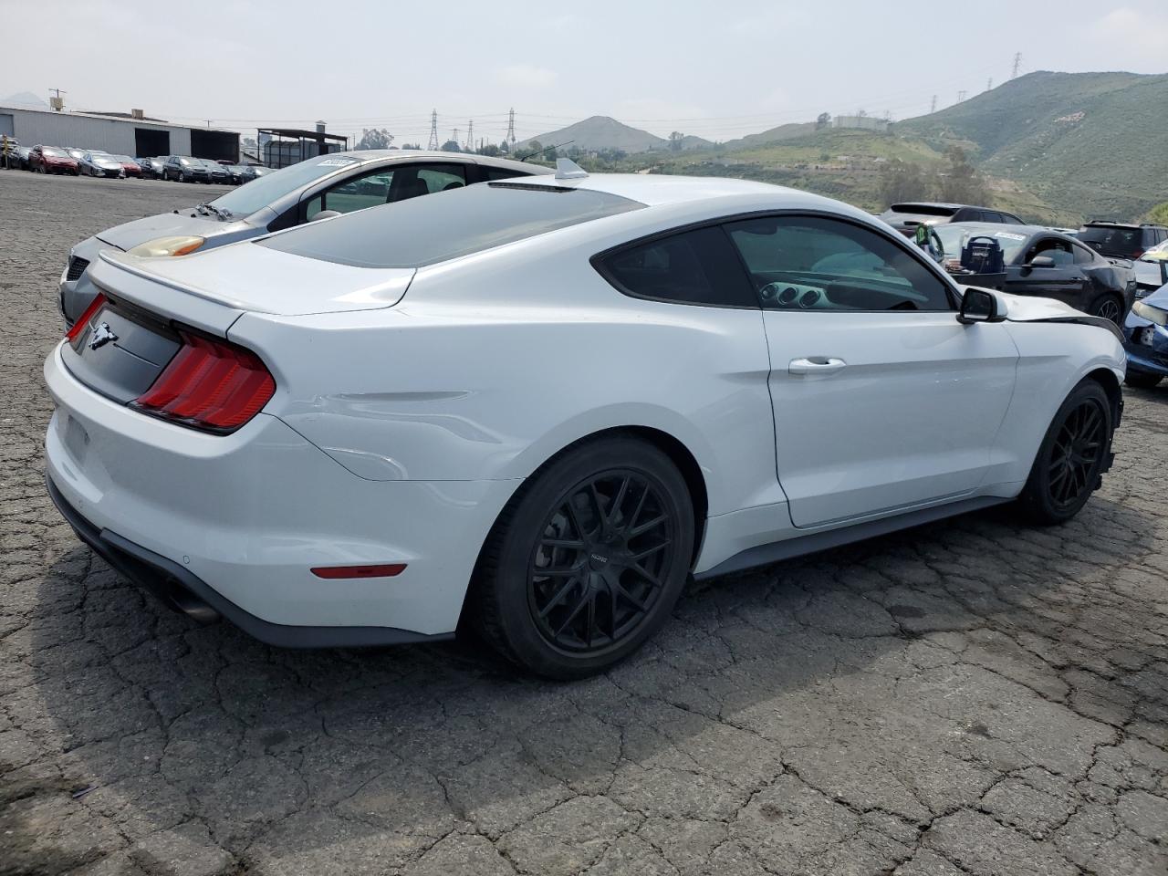 Photo 2 VIN: 1FA6P8TH0L5146577 - FORD MUSTANG 