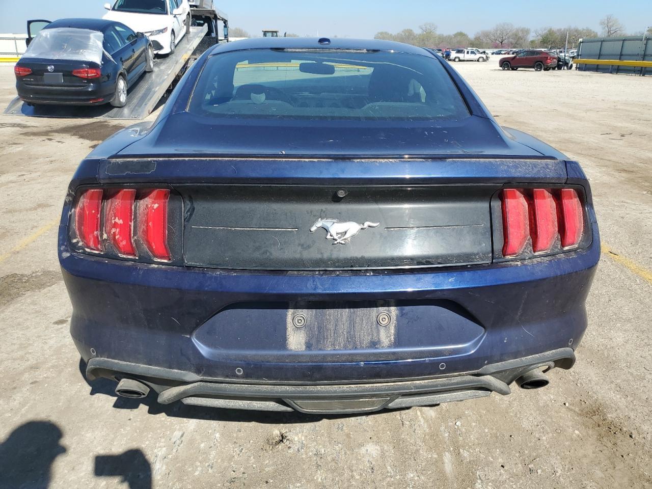 Photo 5 VIN: 1FA6P8TH1J5108580 - FORD MUSTANG 