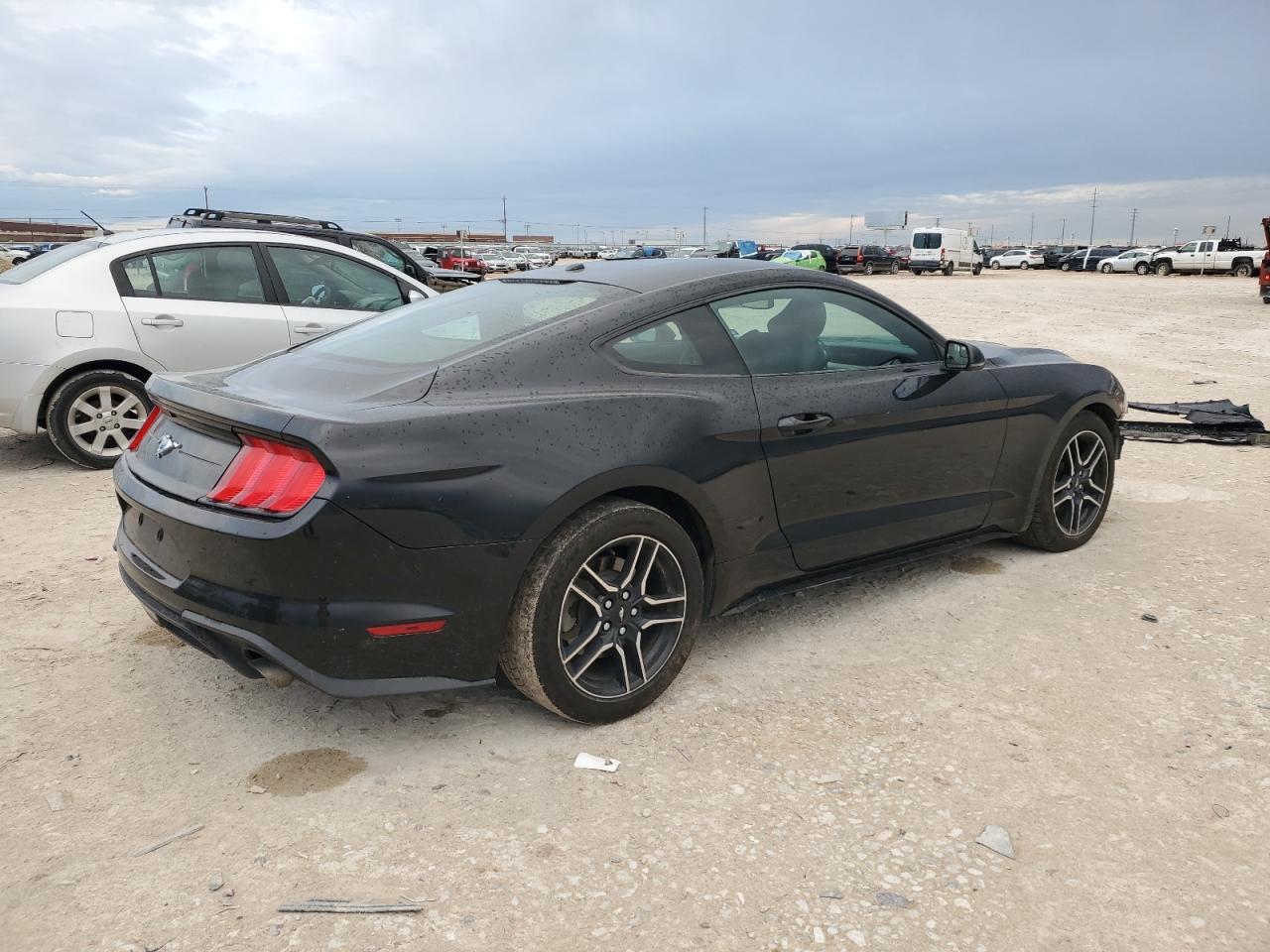 Photo 2 VIN: 1FA6P8TH1J5122009 - FORD MUSTANG 