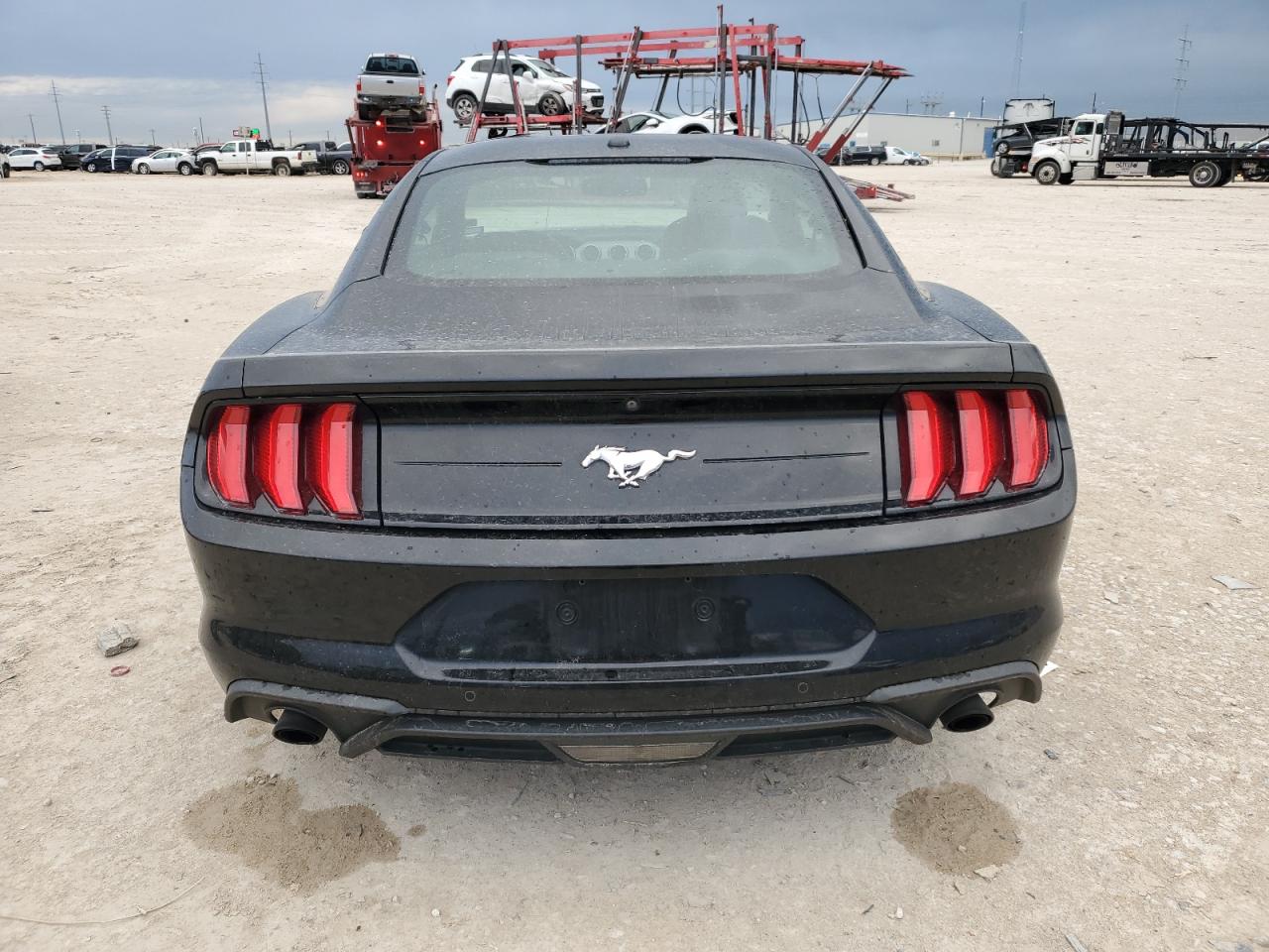 Photo 5 VIN: 1FA6P8TH1J5122009 - FORD MUSTANG 